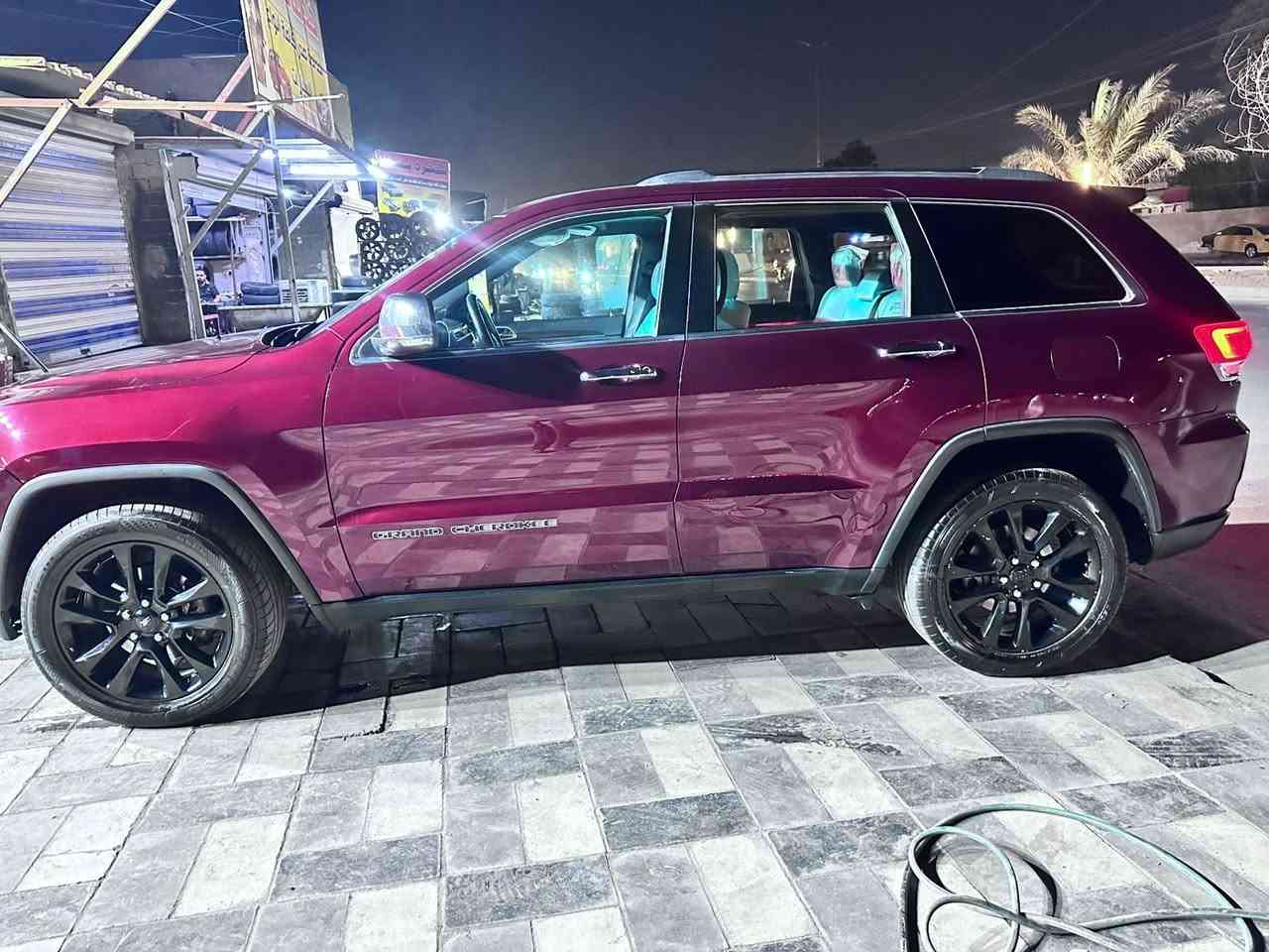 السلام عليكم جيب موديل ١٧ لمتدد فول للاخير حادثهه بنيد وجاملغ وبالعراق بيها الباب الخلفي السيارة خير من الله صدر جديد تخم تايرات جدد منضومه تبريد جديد المكينه مبدل بساتمها مال ١٤ يعني بانزين عادي تسحك خير من الله ترايك للبصره السيارة بسمي تحويل ثاني يوم والعده مراوس هم اراوس مكاني بغداد  معروضه ١٧٥ وبيها مجال للشراي اي ستفسار اني حاضر ***********
