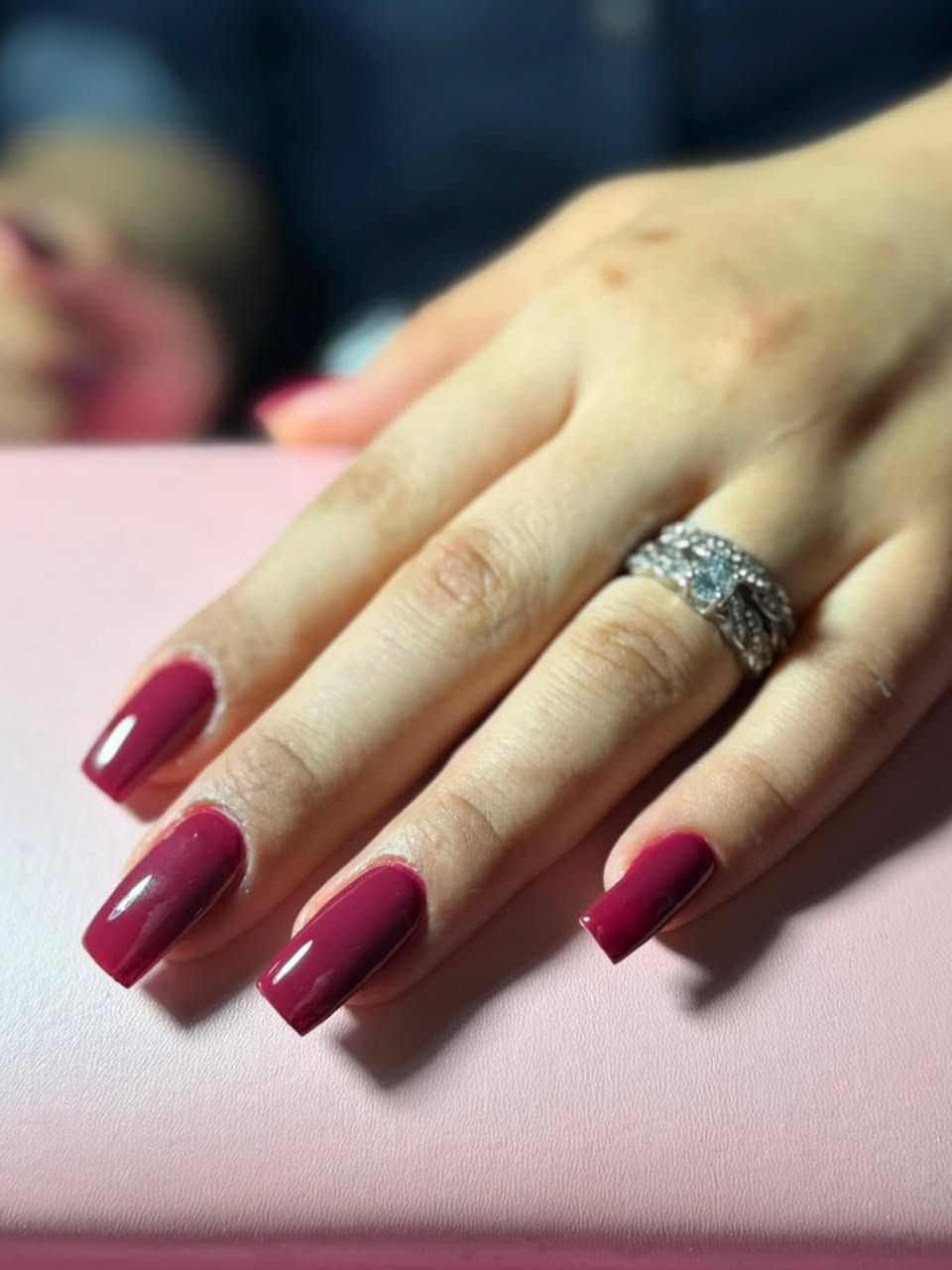 ——— 💎 عروض نوُن سبا 💎 ———
💅 جل إكستيشن —— 25 الف 
💅🏻جل إكستيشن فول دزاين 25 الف
💅 أكس جل —— 30 ألف
💅 سترونك + جلش —— 25 ألف
💅 جلش فقط —— 10 آلاف
💅🏻 طبع صورة على الاظفر ــــ 25 الف.
👣 تنظيف القدم:
✨الملكي عرض الملكي للقدم ٢٥ الف تنضيف قدم + تنضيف لحمية + جلش+سكراب وماسك 💕💅🏻
✨ عادي —— 15 ألف
✨دزاين ـــــ دفن 65 الف
✨ازالة ـــ 10 الف
✨هديا لكل العملاء الجدد💅🏻
📍 للحجز والاستفسار:
📞 ***********
💬 واتساب متوفر
🔥 العناية، الأناقة، والنعومة بلمسة احترافية

———
