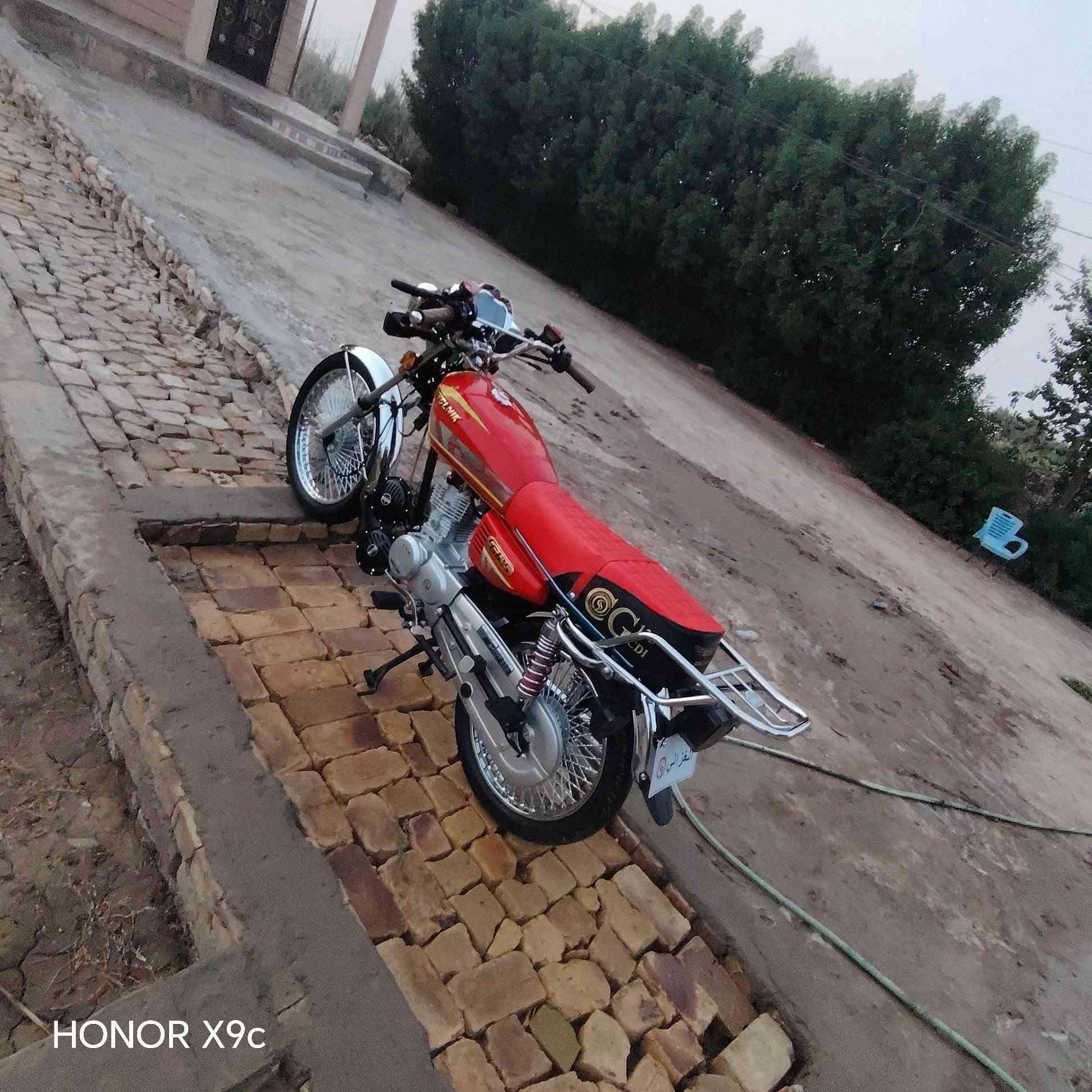 سلام عليكم دراجه للبيع موديل 25 دراجه حلوه ونظيفه ومكفوله ماشيه 2000 السعر 800 قفل الاتصال على هذا الرقم ***********
