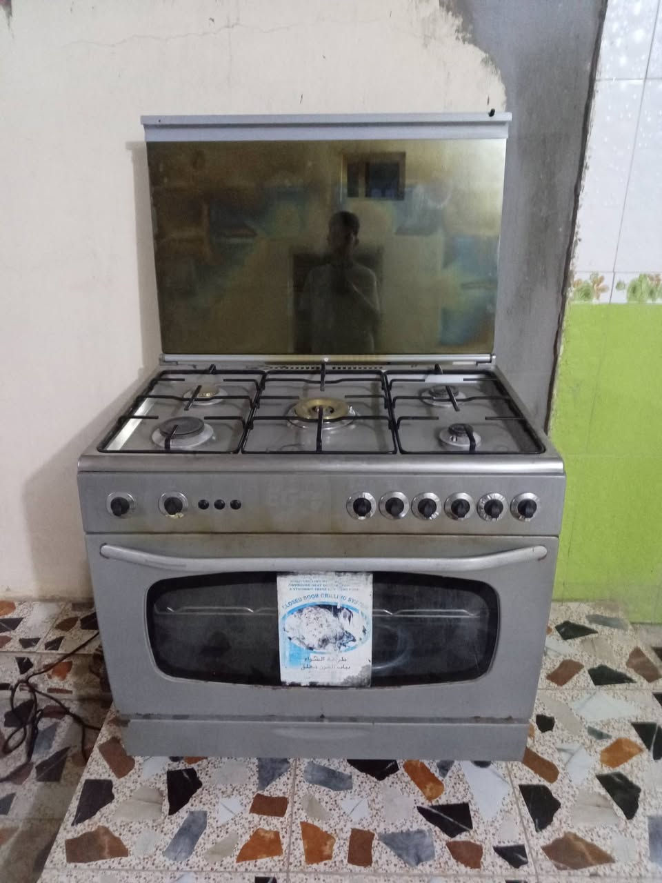 السلام عليكم طباخ فرن نضيف يشتغل كهرباء او غاز
مستخدم 7اشهر فقط السعر 300الف او بي مجال
الاستفسار ***********
