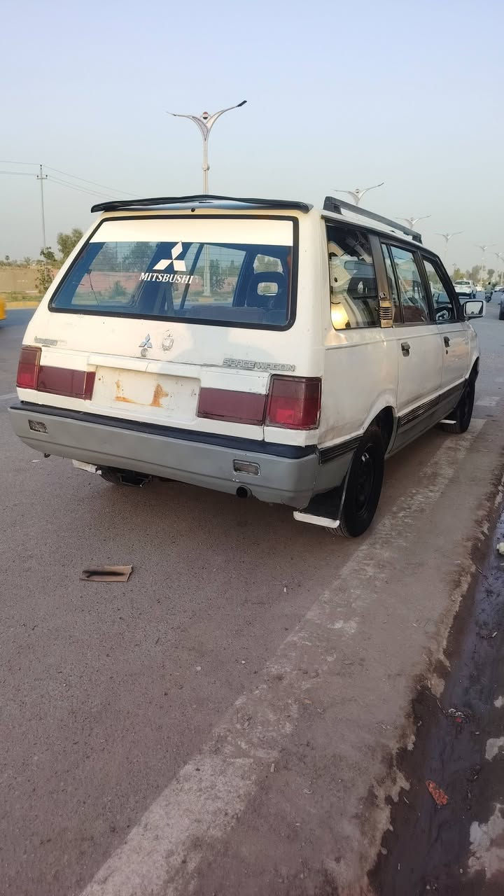 مستر بوشي موديل ٩٠ رقم كركوك مشروع وطني لل ٢٠٣٠ شرط التحويل كير مكينه ممتاز صدر خلفي امامي ممتاز شاشه اي بات مابي اي ضربه السياره دفتر بانزين موجود السعر ٢٥  ***********   *********** خابر ودلل
