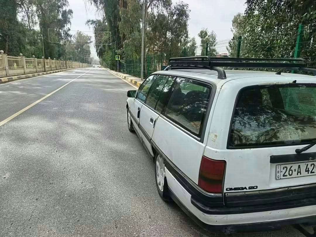 اوميكا ١٩٩٢ • محرك ٢٫٠ • رقم صلاح الدين