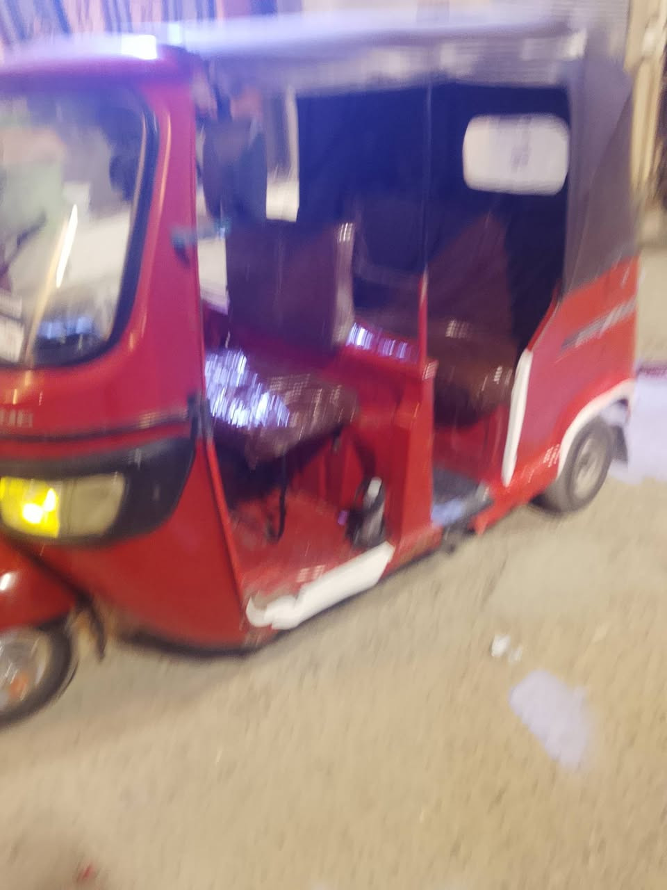 سلام عليكم 
كهربائيات شغالة تكتك تخبل 
مكينة لا تنقيص لا تبخير لا بكن 
مكانيتكتك تي في اس للبيع 
تكتك موديل 2018 شهر 11
رقم وسنوية تحويل ثاني يوم 
تكتك خير من الله 
 بغداد حي اور 
رقم الهاتف
***********
