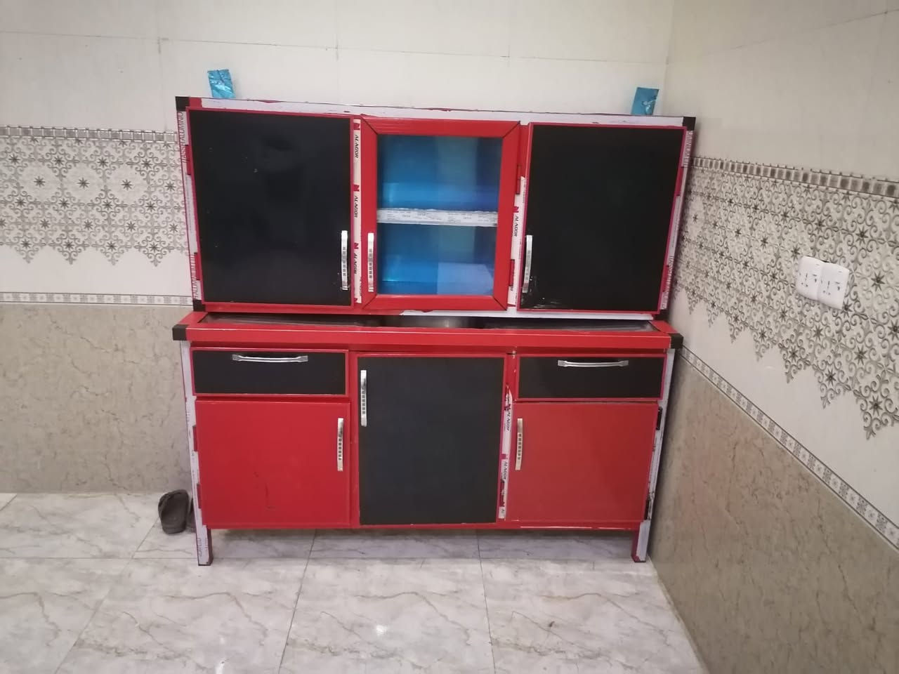 كاونتر متر و٦٠  ب١٥٠ وبيه مجال  مكلف بنشر رجائاً لحد يراسلني ‏‪***********‬‏ مكانه عماره حي النداء
