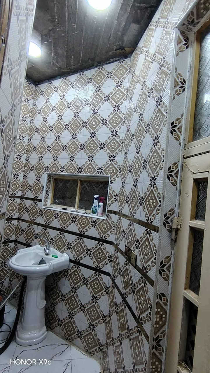 سلام عليكم ورحمة الله وبركاته منزل البيع موقع حي فرات طريق سنيه سياحي قرب سكه قطار لاستفسار *********** سند ٢٥ مساحه ٣٤٠ وحديقه ١٠٠ بنيان حديث مسلح كونكريت البيت جاهز يبعد عن شارع العام ٨٠ متر اربع غرف نوم وصاله ومطبخ حار وبارد صحبات جوه وبره لاستقبال مناور كافه خدمات ماي كهربائي مولد شارع
