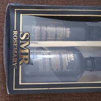 Rosemary Shampoo = شامبو إكليل الجبل. المنتج الثاني يبدو مخصصًا لفروة ...