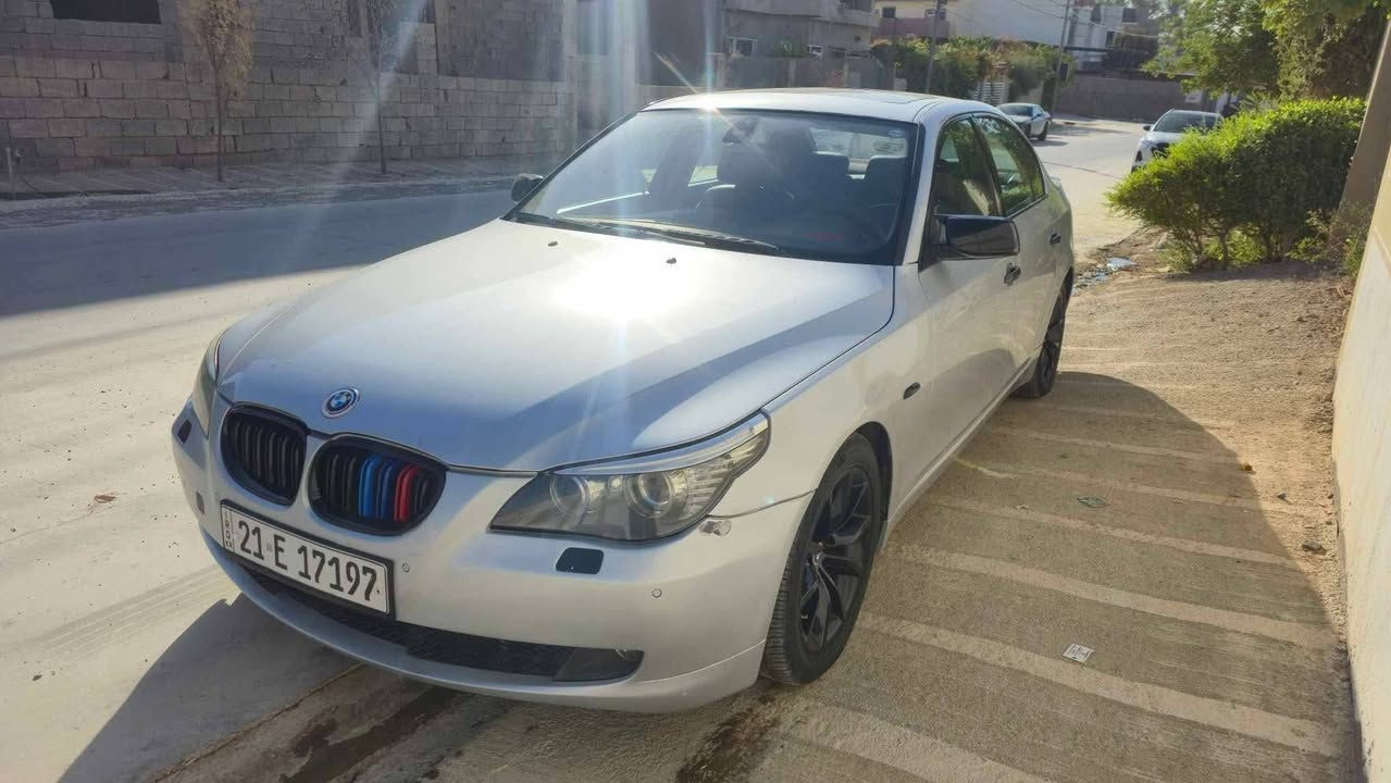 bmw E60 2009 
محرك N52B30 نوزل قصير المرغوب قبغ اسود 
سلايد وتحكمات وشاشة وكاميرا وبلوتوث وماوس ومضخم صوت 
لايت داينميك شغال 
ويل f10  تخم تاير جديد جناح صندوك وسبير منازل 

ملاحظة / صبغ عام للجمالية بدون ضربة ودواخل ومعجون سيارة جاهزه وبدون مصرف وكهربائيات كلشي شغال بدون نقص ابد ابد 

مكان السيارة كركوك وبيها كوبون بانزين ... شرط التحويل 

السعر 130 رجاءا لاتقارنها بسيارات مهجومة وبيها كومة مصروف 

***********
