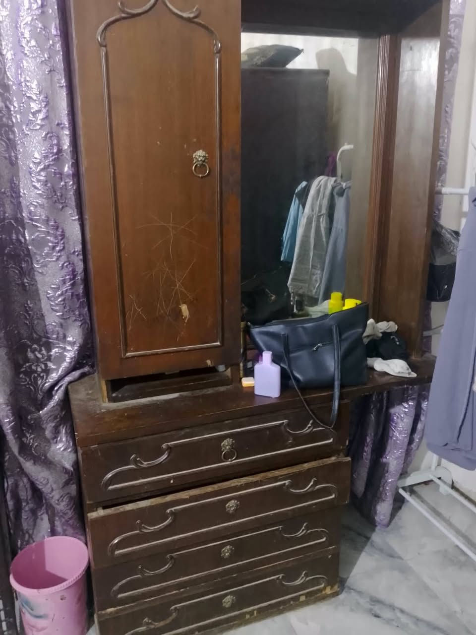 السلام عليكم أغراض مستعمله للبيع كلمن و سعره
