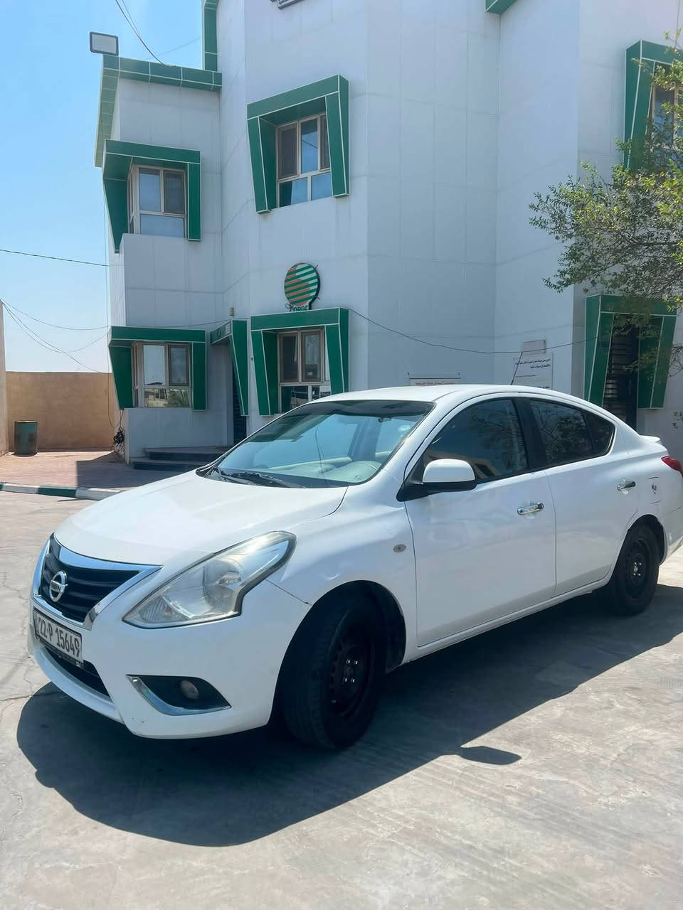 نيسان صني هندي بليته زركة 2023 ماشية 65 بيها جاملغ امامي وخلفي جهه السايق نفسه مصلح بدون صبغ  وبيها رصعات شوف العين حدادية نص عمر السيارة استخدام شخصي كير مكينة كفالة عنواني البصرة ياسين خريبط السعر 107 وبيها مجال بسيط المو شراي لا يتصل ويتعبني ***********
