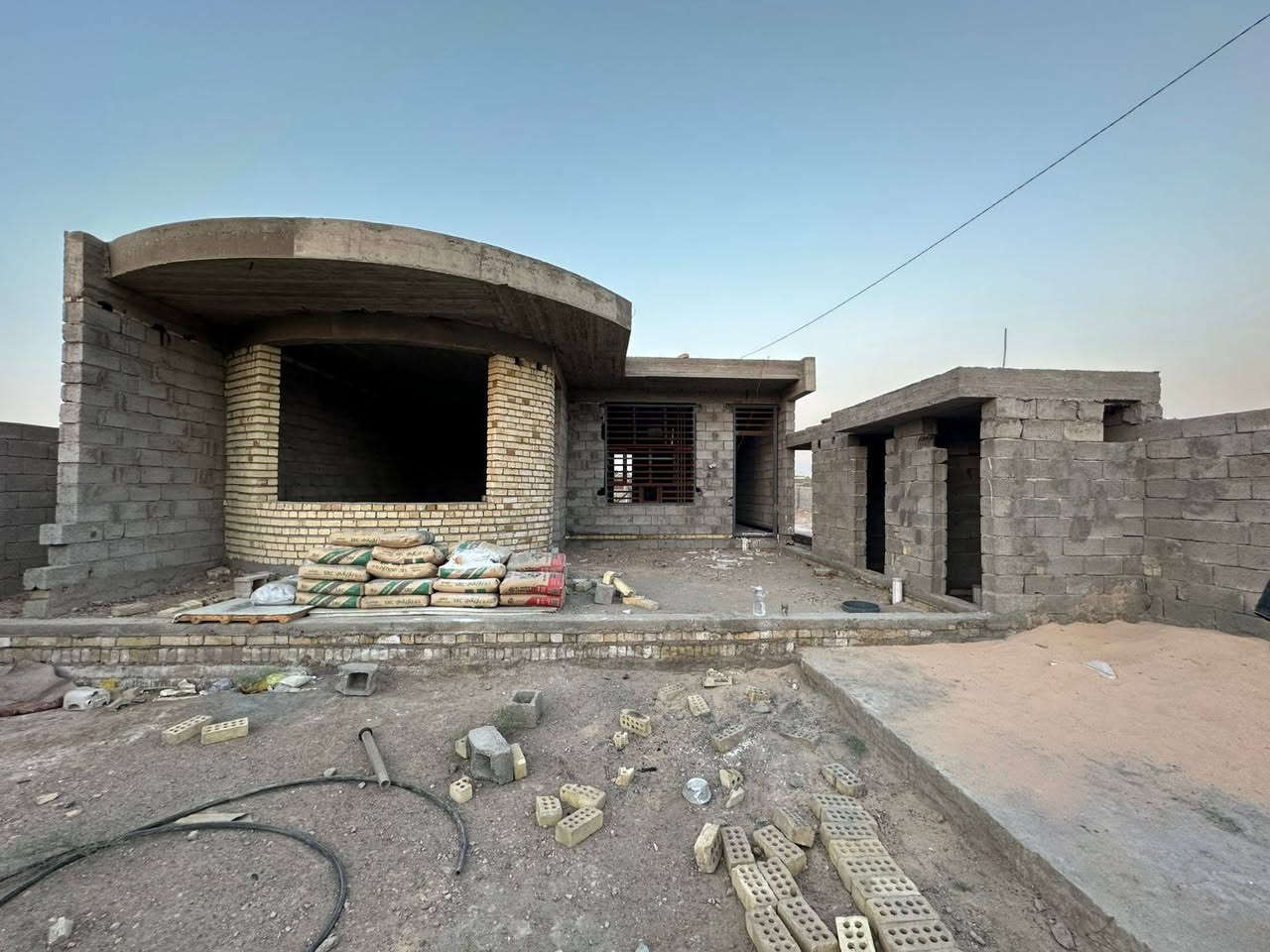 بسم الله الرحمن الرحيم
دار مع الف متر نوع العقار ملك صرف ماء كهرباء تبليط المكان كاسر بوس السعر ١٢٥ مليون *********** متوفر واتساب ٢٤ ساعه
