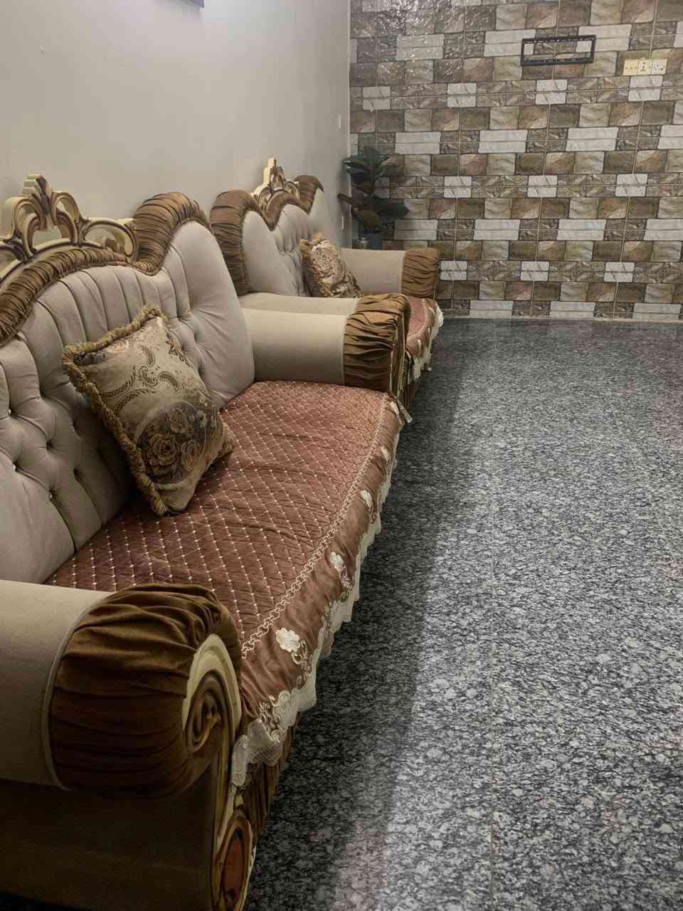 تخم 10مقاعد نضيف للبيع مكان بغداد الامين الثانيه ***********
