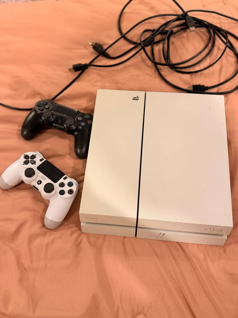 بلي فور ps4 فات ابيض
مهكر نضام ١١ 
يدات ثنين ونضيفات
نضيف ١٠٠/١٠٠ بيع مستعجل اليريده يطب خاص 
لو واتساب ***********

