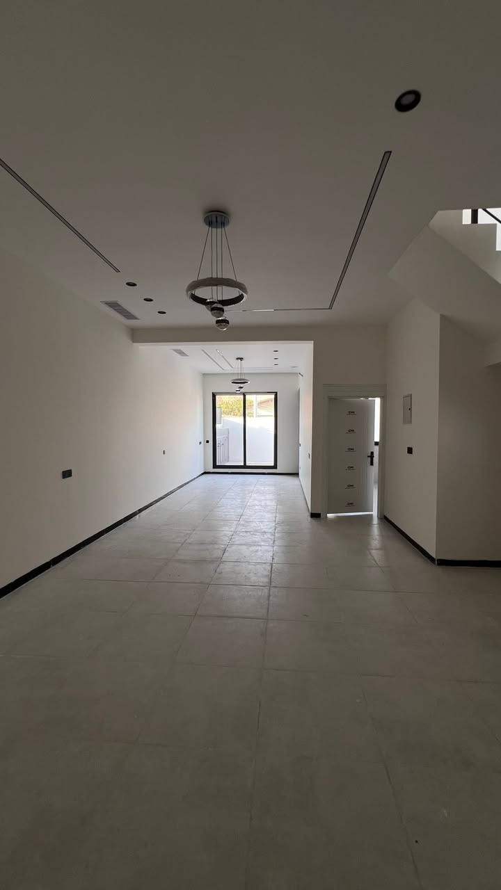 120 متر طريق بغداد - مقابل جامع الفتح 🔔

نوع العقار : طابو ملك صرف ⚖️ 

المساحة : 120 متر الواجهه 6 

بناء زيرو حديث الموصفات شارع عريض 15 متر

نظام دكت - مغربي - نوافذ المنيوم - غاز - كاميرات⭐️

يحتوي 

كراج - حديقة - استقبال - هول - مطبخ - 3 غرف نوم - صحيات 

••••••••••••••••••••••••••••••••••••
للسعر والتفاصيل علق بـ تم او السعر يصلك عبر الخاص تلقائياً⭐️
••••••••••••••••••••••••••••••••••••

او زيارتنا عقارات الذهب كركوك حي الواسطي شارع مول زياد مقابل ستائر ايلاف 

عقارات الذهب 🏡

تأسس :2004

بأشراف كادر قانوني متخصص في مجال العقار 👨‍💼⚖️

نستقبل كافة العروض الطابو ملك صرف فقط 

ارقام المكتب 
***********
***********
***********
