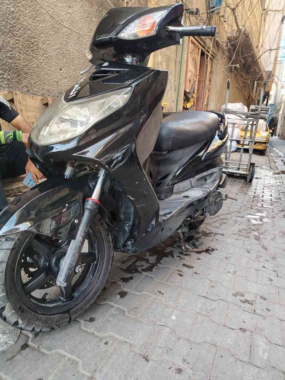 سلام عليكم
دراجة سكنس فحل ياباني نوزل خطين
ستان حساس 
كلشي شغال مكفولة كفالة عامة 
السعر  مليون و50 وبيها مجال حگ الجية 
مكاني بغداد المعامل حي النصر 
*********** واتساب
