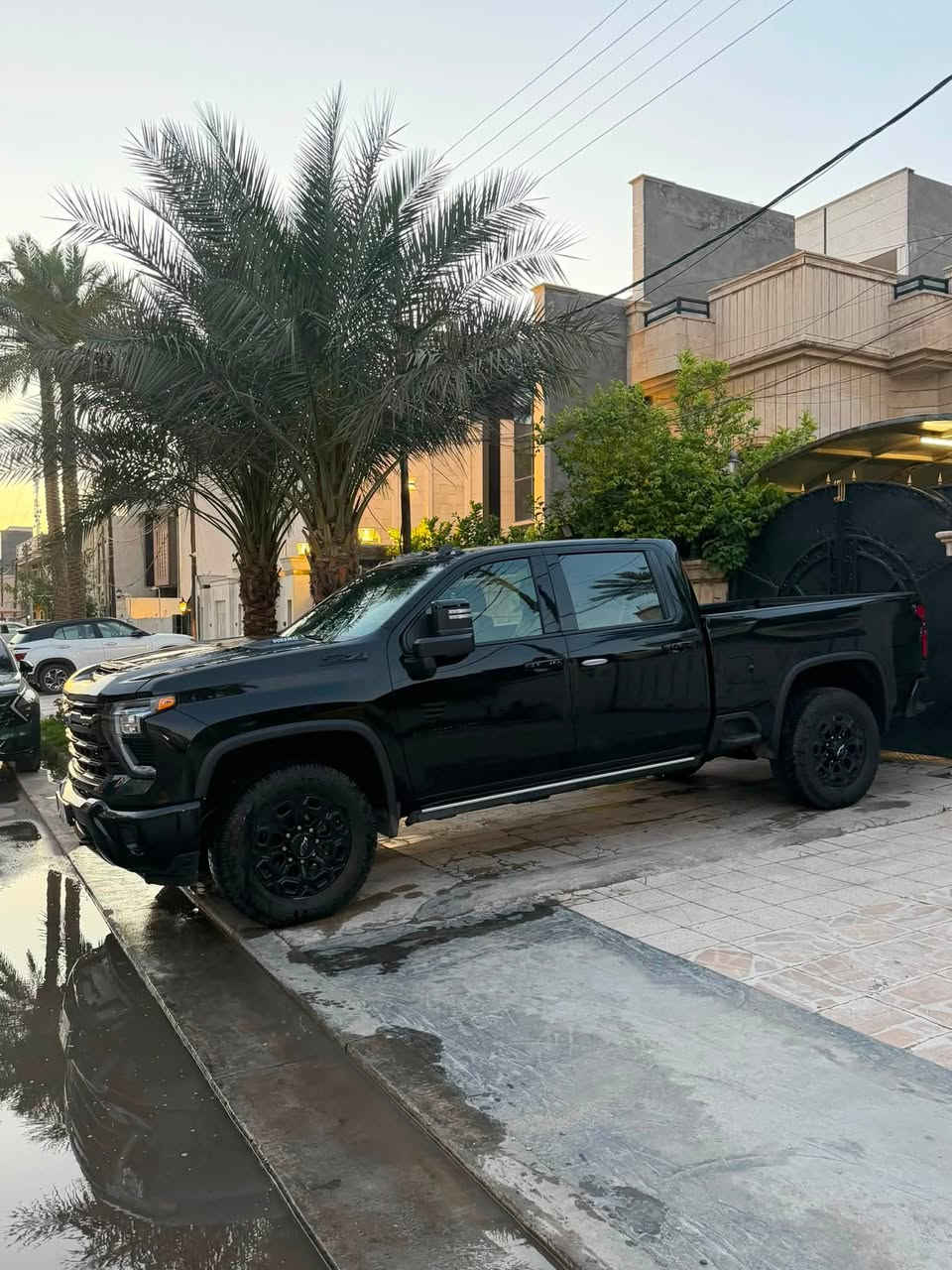اعلى فئة والوحيدة
سلفرادو 2024 2500hd z71 LTZ أعلى فئة نسخه خاصه الشكل الجديد محرك 8 سلندر 6600تربو ديزل بدي قصير 

سلفرادو  مواصفات خاصه من الشركه طلب خاص مستورده من الخليج للعراق 
ماشيه 17 الف ميل  لون اسود رقم بغداد هزه وسنويه جديده باسمي 
اعلى فئة بالسلفرادو 
مواصفات 14 كامره 
اناره محيطيه 
دواسات كهرباء 
لايتات ترحيبيه امامي وخلفي 
نظام تعليق FOX 
تايرات جبلي جديد تخم
ويل high gloss 20 من الشركه تخم
داتا شو بالجامه الاماميه 
مرايه وسطيه شاشه كامره
كشنات تدفئه تبريد كل الكشنات والستيرن 
دخول ذكي اناره z71 محيطيه 
مري جانبيه ذكيه تطول وتقصر 
كامرات محيطيه ورادارت تحديد سرعه وتحذير تظهر بالداتا 
شاشات دجتل بالكامل 
داخل السياره 3 الوان بيجي واسود وعنابي 
سماعات bose
فتحه سقف وفتحه جامه خلفيه 
باب البدي اوتوماتيك تنفتح وتنسد دكمه 

كير تعليك  10 نمر 

محرك السياره 6600 تربو 8 سلندر كاز نظام الادبلو يعني بدون دخان وريحه 

بيهه قطعتين صبغ حادث خفيف 
السياره كامله بدون اي نقص وبدون اي خلل كلشي جديد 

مكاني بغداد المنصور 

للاستفسار واتساب موجود فقط او ماسنجر 

*********** واتساب فقط 
  مغلق اذا رصيد فقط واتساب موجود هذا الرقم 

باقي التفاصيل موجوده بالفديو بالمنشور
