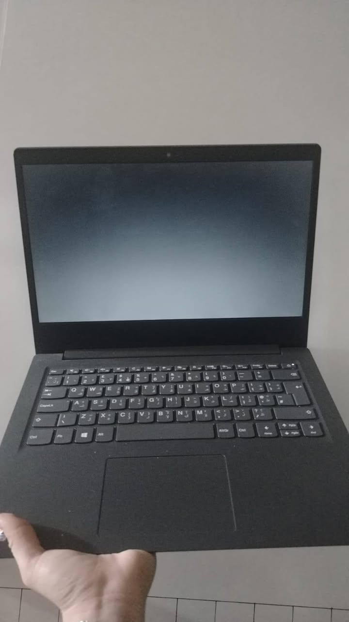 للبيع لابتوب Lenovo V14-IGL عملي 
السلام عليكم، عندي لابتوب لينوفو موديل Lenovo V14-IGL 

الحاسبة ثقيلة بالاستخدام وبيها تعليق ومو كلش سلسة بالأداء لأن الهارد مالتها الحالي بطيء (من النوع القديم HDD أو النظام مضغوط)، ومو مال شغل ثقيل أو برامج صعبة وهي على وضعها هذا.

تكدر تبدل الهارد مالته ب ssd أو تضيف رامات خارجيه أو تغير نظام التشغيل من وندوز ١١ إلى وندوز ١٠ وأصحاب الخبرة بعد يعرفون شلون يرتبوها بس اني ما فارغ وماعندي مجال الها .

اريدها ب ١٧٠ وبيها مجال الحاسبة مستخدمة قليل ومابيه خلل أو كسر بس يردلها ترتيبات واني مو متفرغ .
مكاني نجف 
***********
