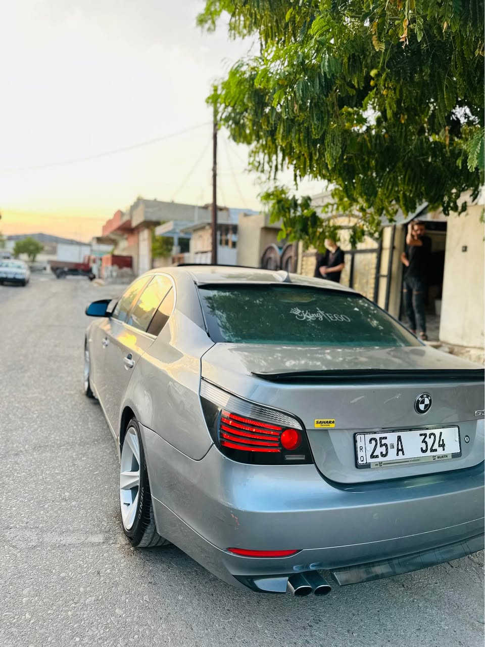 Bmw e60 530i 2004 بیلاد نۆزڵ کورت گێر و مەکینە و تەقە و رەقە بەشەرت حیزام بۆیاخە لەسەر ساخی تەنیا یەک بستێ چاملغی دوای سایەق لێدراوی هەیە بەبێ ناو گرتن تایەی تەقیوە لێی داوە باقی هەموو گیانی بەشەرت سەیارەکە فول جوانکاری بۆ کراوە سەیارەی دەستی خۆمە هی مەعرەز نیە چوار تایەی لۆکی دوو سایزی لەسەرە ویل ١٧ دوو سایزە  تاخم پێش و دوا تازە دا گیراوە دەبڵەکانی تازە گۆراوە جوتێ لایتی ئەمریکی لۆکی لەسەرە زۆر بە قوەت و جوان تەنیا لایتەکانی ٣٠٠$ پێ دراوە تەبرید سارد و گەرم بەشەرت  لەسەر سویچ ئیش دەکات سەیارەکە مەسرەفی هیچ تێ نیە تا بڵێی سەیارەیەکی جوان و پاکە ماشاء الله، مواسەفاتی خۆی دیارە تەنیا بەسمە و پەردە نیە رەقەم و سەنەوی و هەزەی هەموو نوێیە بەناو خۆمە تەحویل بەشەرت بە ٣ سەعات تەحویل دەبێت کۆبۆنی بەنزینی هەیە نرخی ١١٠ گەڵا و مەعمەلە گەر کڕیار نیت سەرمان مەیەشێنە تکایە *********** واتساپ و هەموو شتی لەسەرە 

للبيع

BMW E60 530i موديل 2004، مكينة وقير بحالة ممتازة، السيارة نظيفة جداً ومكفولة من ناحية المكينة والقير، وما عليها أي صرفية تُذكر.

السيارة مصبوغة بالكامل وبشكل ممتاز، وهي سيارة شخصية وليست معرض. فيها فقط ضربة بسيطة على الشاصي من جهة واحدة بسبب حادث سابق، بدون تأثر باقي أجزاء السيارة، وتوجد تاية واحدة متضررة من الضربة.

السيارة مجهزة بالكامل:

* 4 تايرات لوكي بمقاسين، أمامي وخلفي.
* جنوط 17 إنچ بمقاسين.
* تايرات أمامية وخلفية جديدة.
* الدبلات جديدة.
* زوج ليتات أمريكية لوكي، قوية وجميلة جداً، سعر الليتات وحدها 300$.
* التبريد والتدفئة تعملان بشكل ممتاز وعلى السويتچ.
* السيارة فول مواصفات.
* جميع أوراق السيارة جديدة: الرقم، السنوية والهزة.
* السيارة باسمي، والتحويل مضمون.
* تحويل الملكية يتم خلال 3 ساعات.
* موجود كوبون بنزين.

السعر: 110 ورقة
المعاملة على المشتري.

إذا جاد بالشراء اتصل أو واتساب:
***********

الرجاء عدم مراسلة أو الاتصال إذا لم تكن جاداً بالشراء. كركوك, العراق
