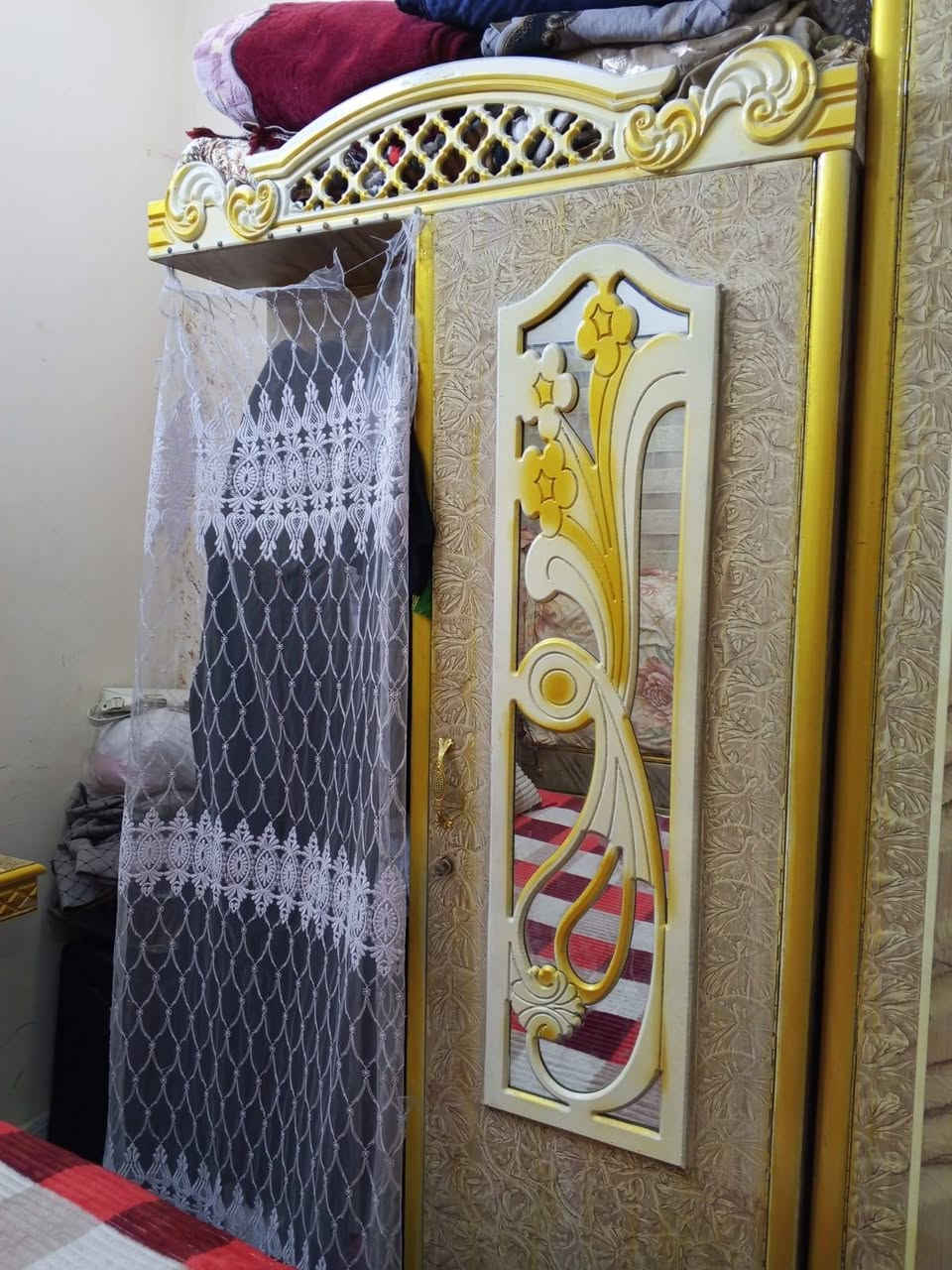 @إشارة
غرفة اخشاب صاج  درجة اولى موديل التركي 
جداً جديدة ونضيفة مع المندر السعر 900 العنوان التنومة الصالحية لتفاصيل اكثر ***********

