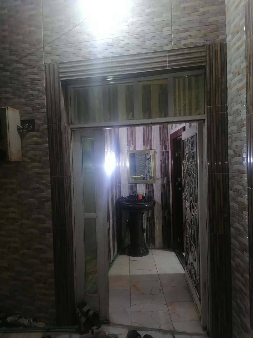بيت للبيع طابو زراعي مساحة 145 متر 
طابقين الطابق الاول (صاله+ استقبال+2 غرف نوم + مطبخ+ مناور 2+ صحيات 
الطابق الثاني
(2 غرف نوم + صحيات) 
الأساس والسقف صب كونكريت 
البناء طابوق 
الموقع مجمع سادة الحبوبي شارع المطار القديم فرع صيدلية الالفه 
السعر 60وبي مجال 
للأستفسار *********** النجف, العراق
