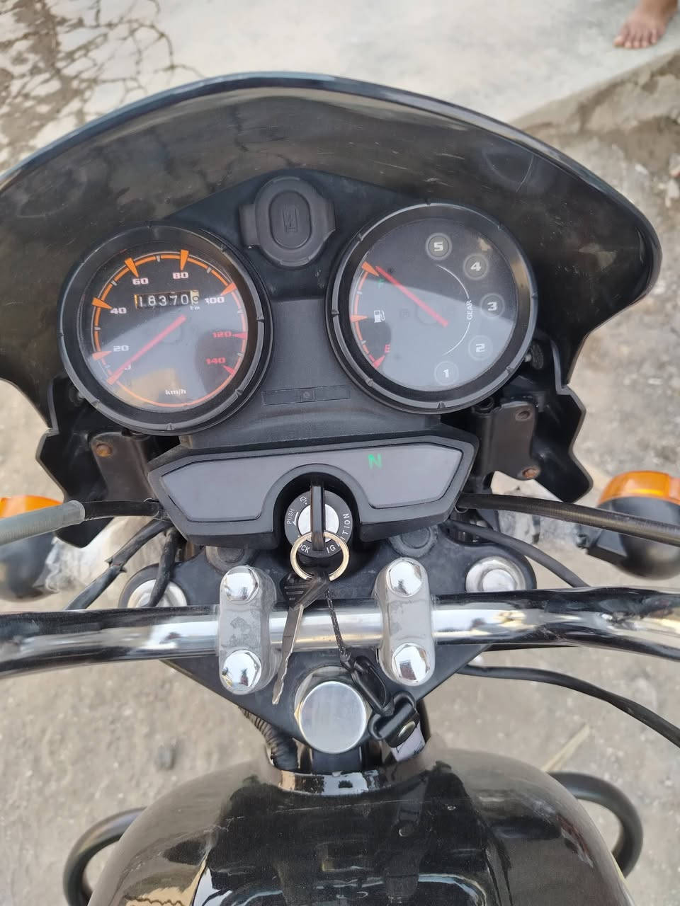 سلام عليكم بوكسر ٢٠ اوراق اصولي شرط جديده لبيع سعر ١١٥٠ مجال حك الجيه فقط بعقوبه ***********
