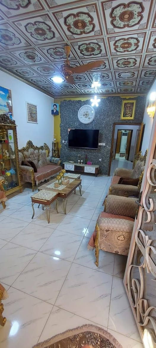 للبيع بيت طابقين ١٠٠م واجه خمسه التحرير دور الضباط الثانيه قرب المولد معروض في مكتب النوارس للعقار للاستفسار خاص واتس اب ***********
