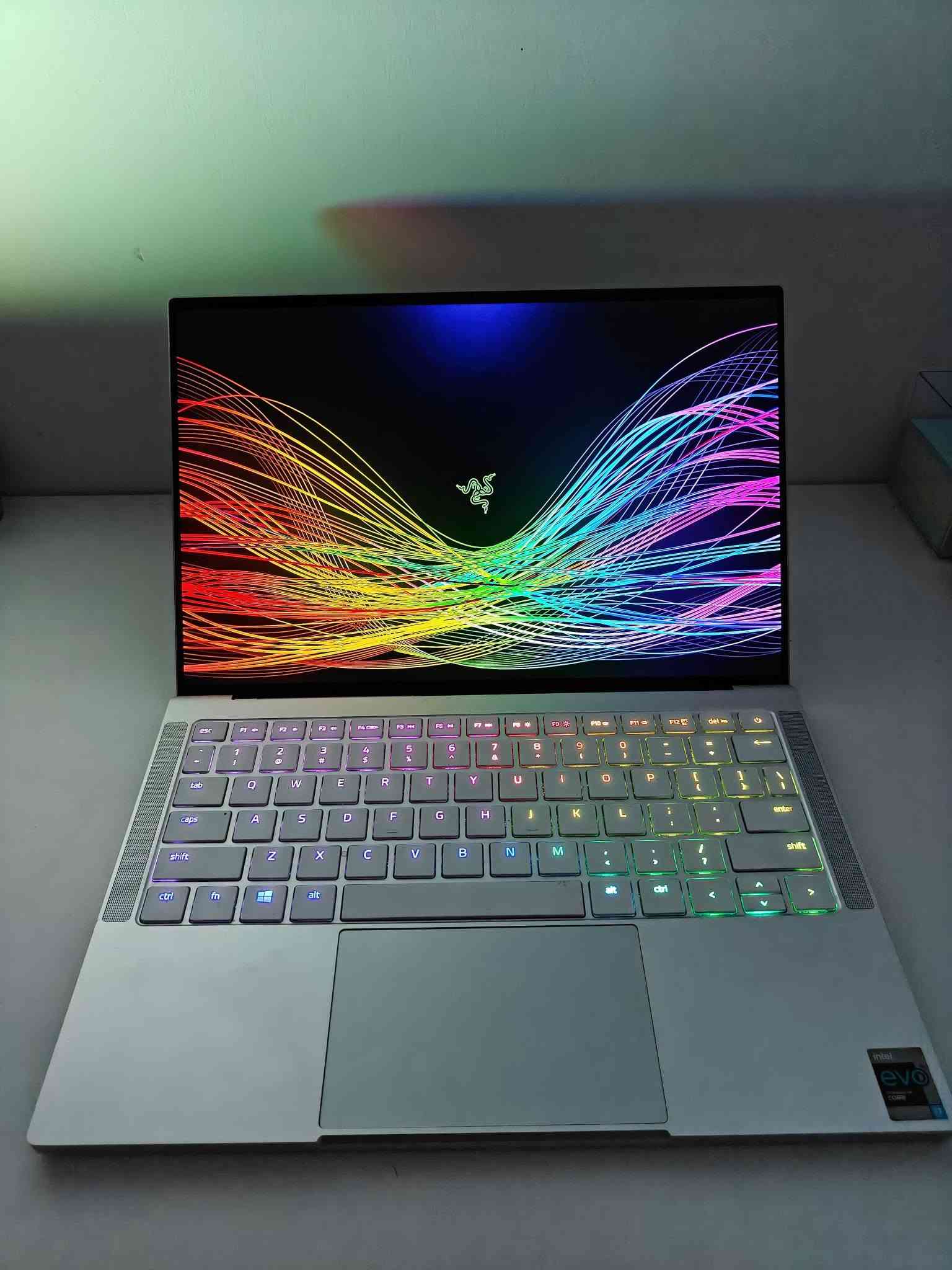 رازر بوك ١٣ • i7-1165G7 • رام ١٦جيجا