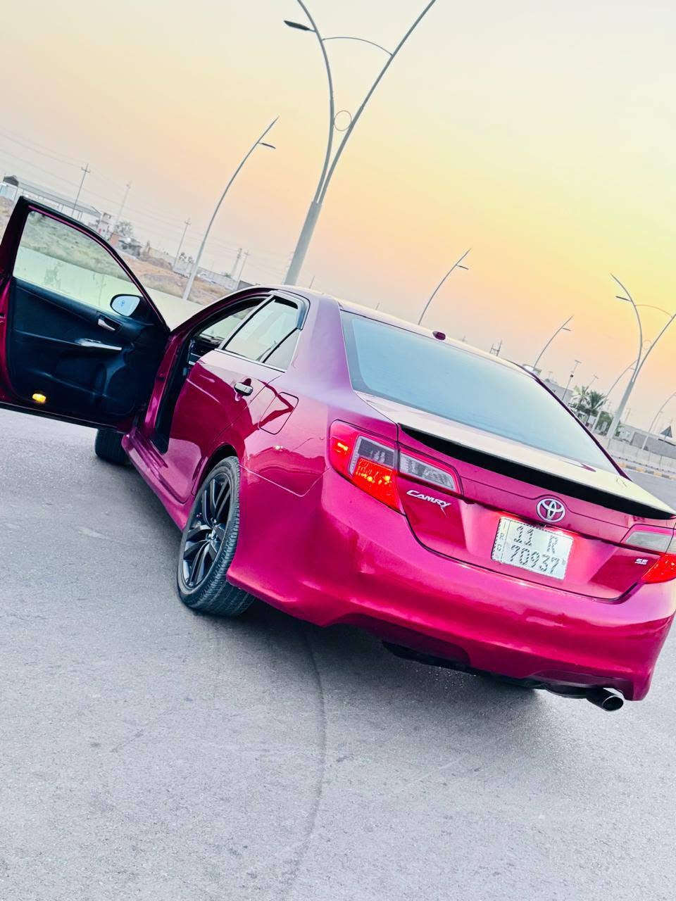 السلام عليكم
كامري مديل 2012
فول بدون بصمه 
اكشانه جلد 
شرط كير ومحرك 
تخم تاير صدر امامي وخلفي 
رقم انكليزي باسمي مصفره غرامات الاستفسار على هذا الرقم ***********
