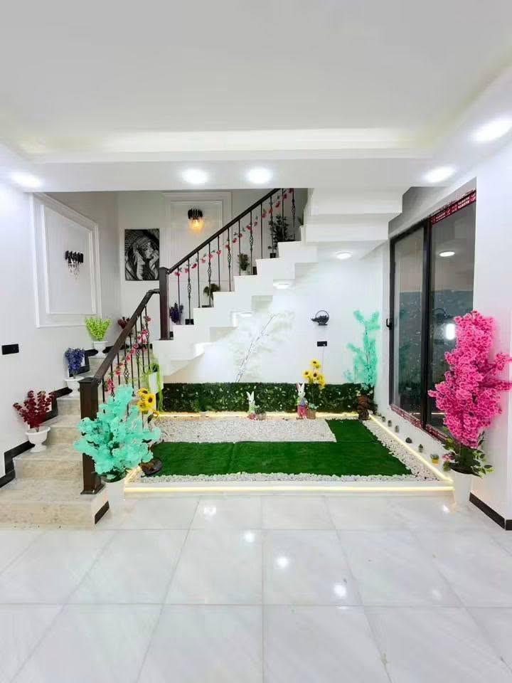 بيت للبيع في حي الجامعة مجمع حيدر حجي هندي الزوم الأول المساحه ٢٠٠ متر كلش حلو وجاهز على ا خر شني *********** واتساب موجود
