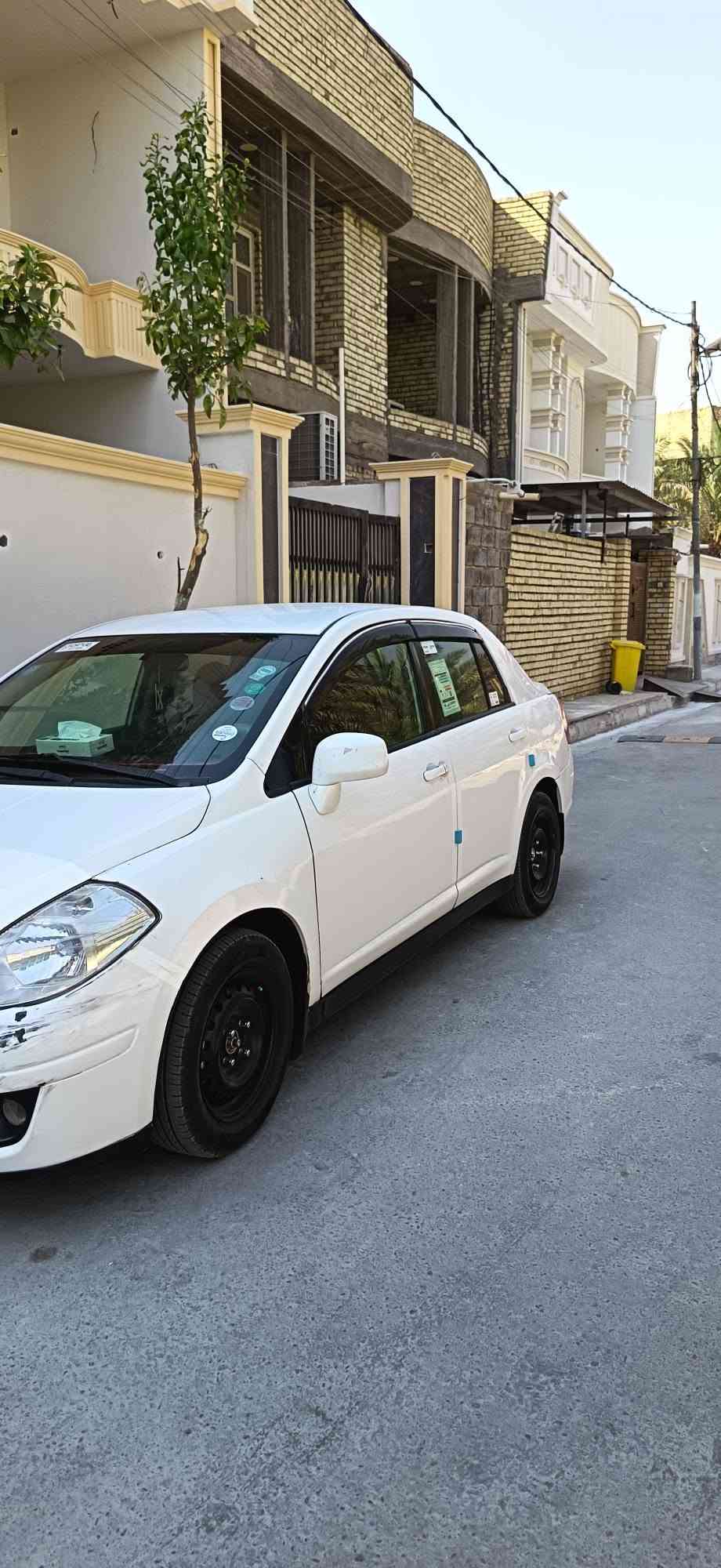 تحيه طيبه. فيرسا2009 رقم بغداد حادثه جاملغ وبنيد والباقي بدون لاصبغ ولاجراد  بأسمي هزه وسنويه جديده مكينه ٢٠٠٠بدلته جديده مع تفرعاته بلك نوزل فيت بم حجر صالنصه تخم تاير جديد دوشمه كشنات كامرا خلفيه تبريد شغال السياره عليه ادامه كامله مكاني الفلوجه السعر ٧٠وبيه مجال ***********
