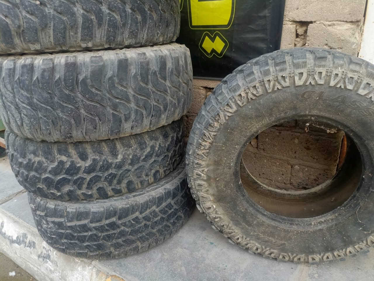 طخم تاير سياره همر للبيع السعر خاص
***********
