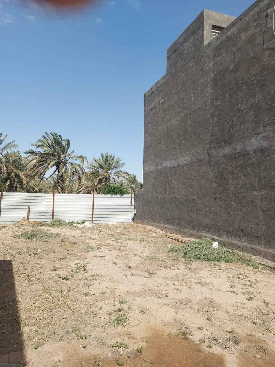السلام عليكم قطعه طابو الزراعي مساحة ٢٠٤م في ١٧ الربيعي مربع الاول قرب مدرسة الإبداع مكان مميز وهدوء  جدا  كامل الخدمات ماء ومجاري وكهرباء  الاتصال *********** ابو حيدر
