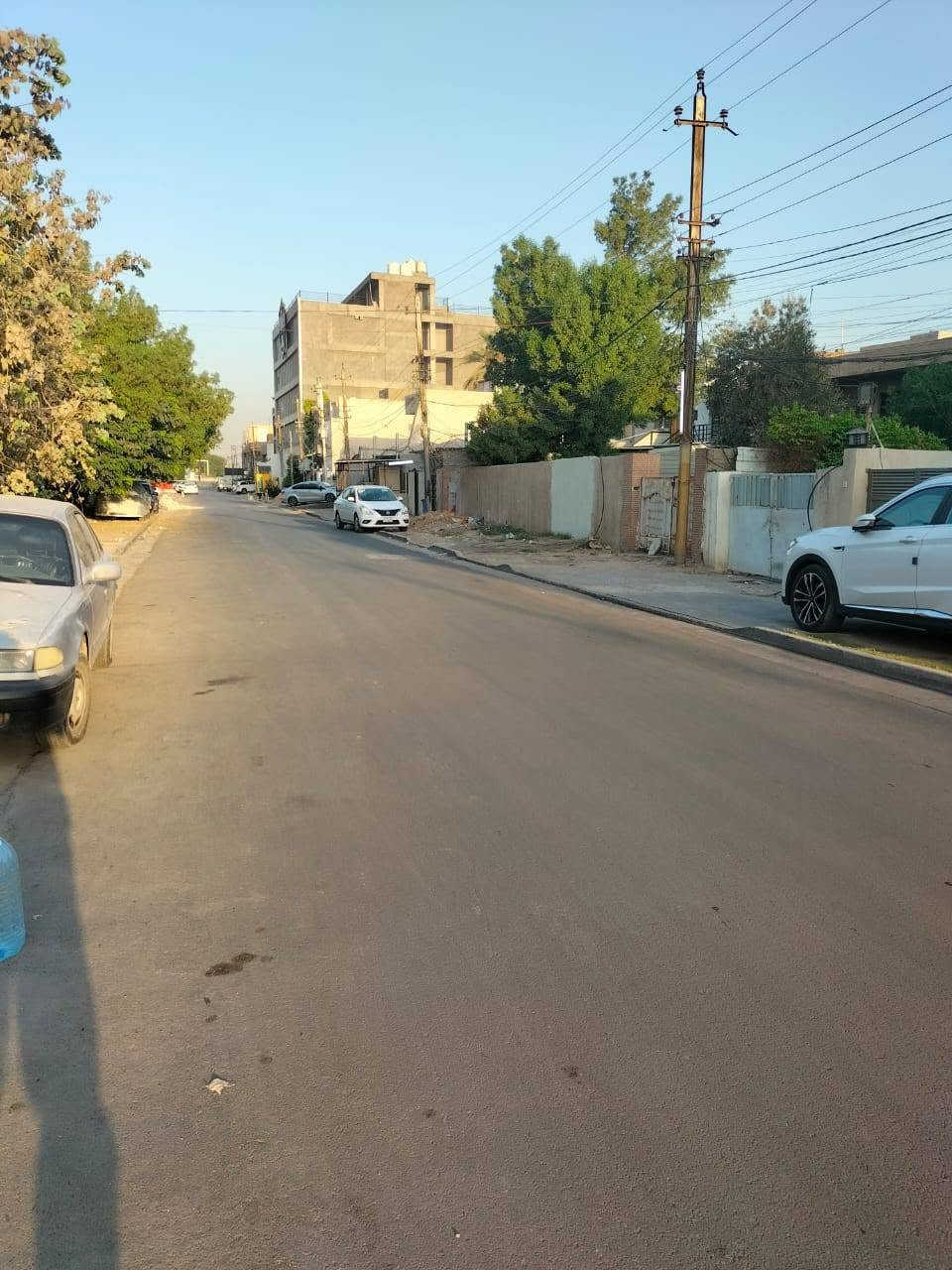 دار للبيع موقع تجاري وركن وطابقين يصلح محلات ومخازن تجاريه ومذخر في محله 627 مجاور وبالقرب من عمارة الجم ومدرسة الفكر الاهليه مساحته 112م واجهه 12 م يحتوي على 4 غرف وهول حولي ومطبخ وخدمات لكلا الطابقين وبيتونه كبيره تصلح مخزن. بناء 2017 مسلح الدار كامل بناءه درجه اولى عدا واجهة الدار للاستفسار الاتصال على الرقم *********** صاحب الدار
