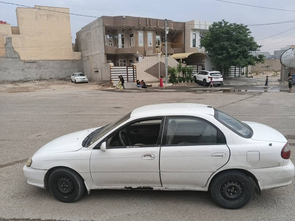 كيا سيفيا 
موديل 2000
ئارم پلاستيك هه وليره 
زور خاوينه 
به شه رتى مه كينه و گير 
بوياغى زور جوانه 
ده بل و سه درى تازه گوراوه 
قوفل مه ركه زى 
ته قه و ره قه ى نيه 
فه حس كردنى له كفريه وه تا سليمانى 
نرخى 18گلا و شتى برايانه 
پيى بچو پاشان بيكره 
ز.م *********** كيفري, ديالى
