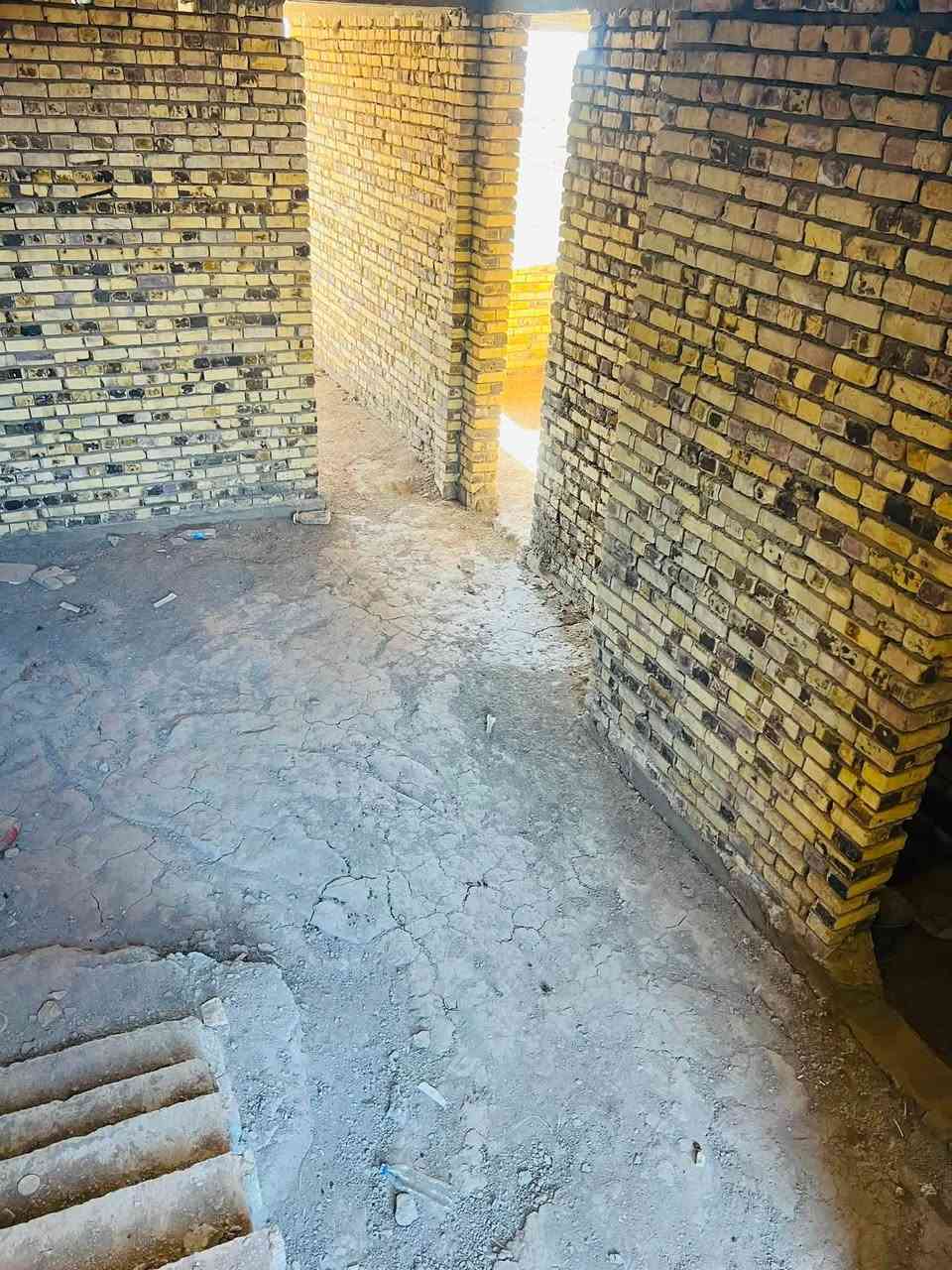 سلام عليكم 🚨
بيت هيكل يتضمن مطبخين حار وبارد صاله استقبال مجمع صحي خارجي وداخلي غرفه نوم كبيره وحديقه 
مساحه ١٥٧م مساحه الهيكل الثاني ١٤٣م
منطقه البكرلي البوفارس خلف ملعب البكرلي موقع مييز للاستثمار  
بناء جديد خدمات كامله( تبليط ,ماء,كهرباء, مجاري, انترنيت ضوئي)
التوصل مراسله واتساب او اتصال بلرقم 
السعر الهيكل الاول ٦٣ وبي مجال
سعر الهيكل الثاني ٦٠ وبي مجال 
***********
