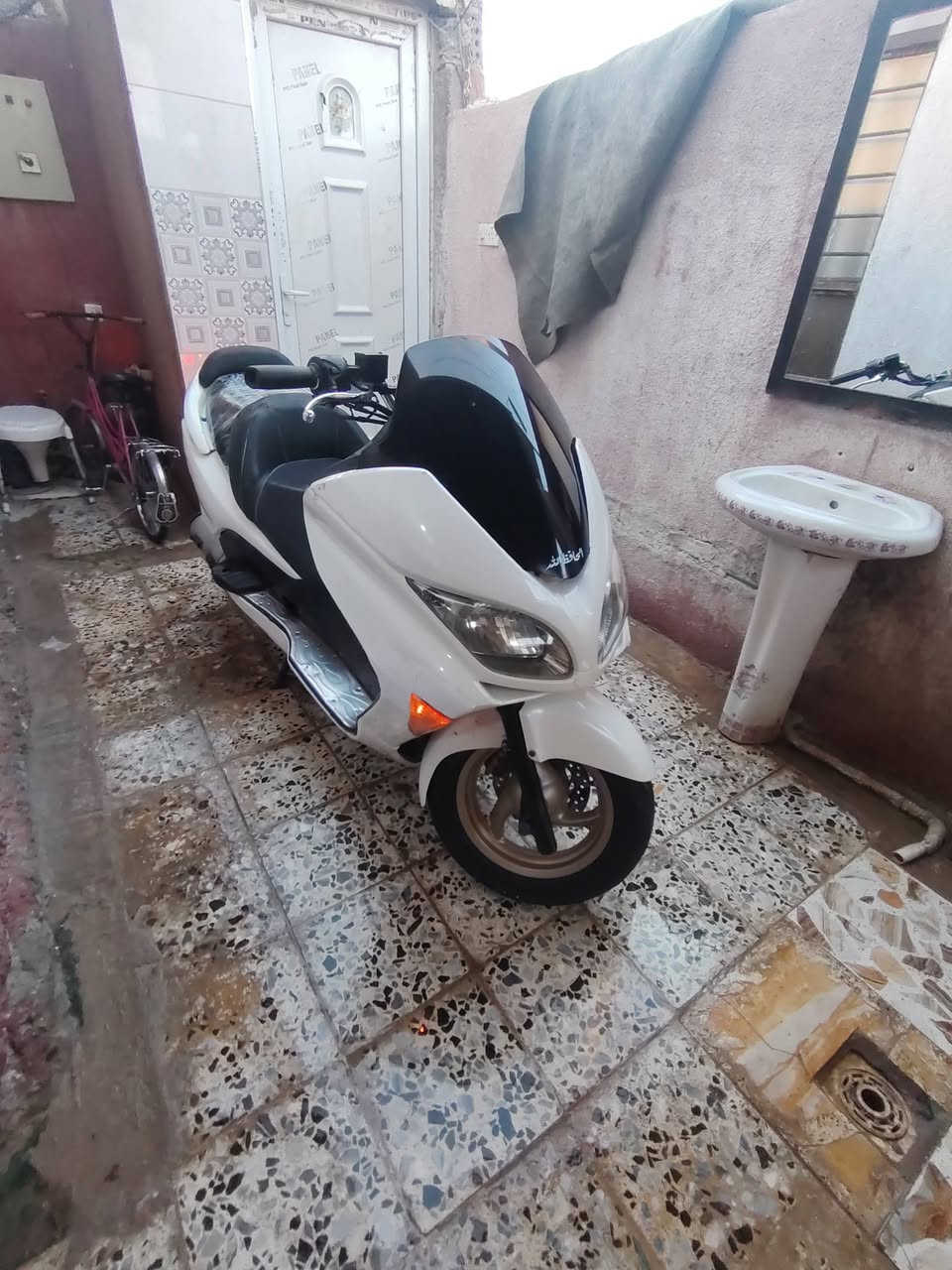 سلام عليكم فورزة09   كير ملغي  دراجه حلوة مكينه مضبوطة لاتبخير ولا تنقيص ولا حماوة ماشيه ٧٦ ألف مكاني بغداد الزعفرانية اربع شوارع عارضها ٧٥٠ وبيهة مجال وهذا رقمي***********
