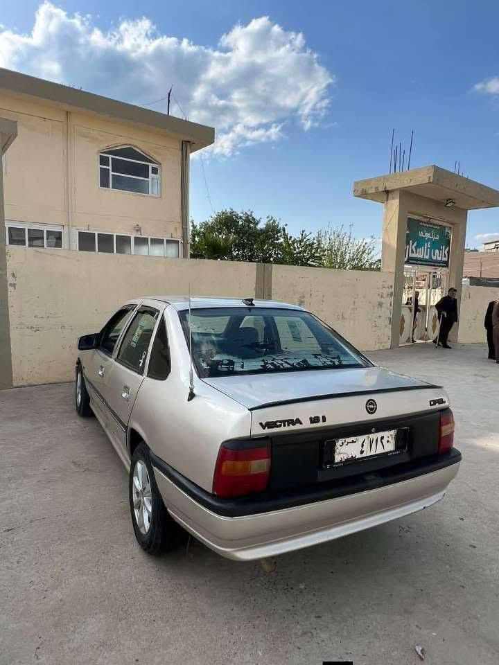 ئۆپڵ  ڤیکترا ١٩٩٢
ئاڕمی پلاستیکی سلێمانی  

گێڕومەکینە بەشەرت 
سڵایت  گەرمی مەزبوت 

کامل گێچەکان وکارەبای مەزبوت 

ڕزیوی نیە خایسی نیە  لێدراوی نیە بۆیاخی نیە 

ناوی کراوە بە ٩٥  

پشتوپێشی سپۆرت  

گۆڕینەوەش ئەکەم لەسەردڵ گرتن 

نرخ ٢٧$ معامەلەیەکی  برایانە 

ژم  ***********
