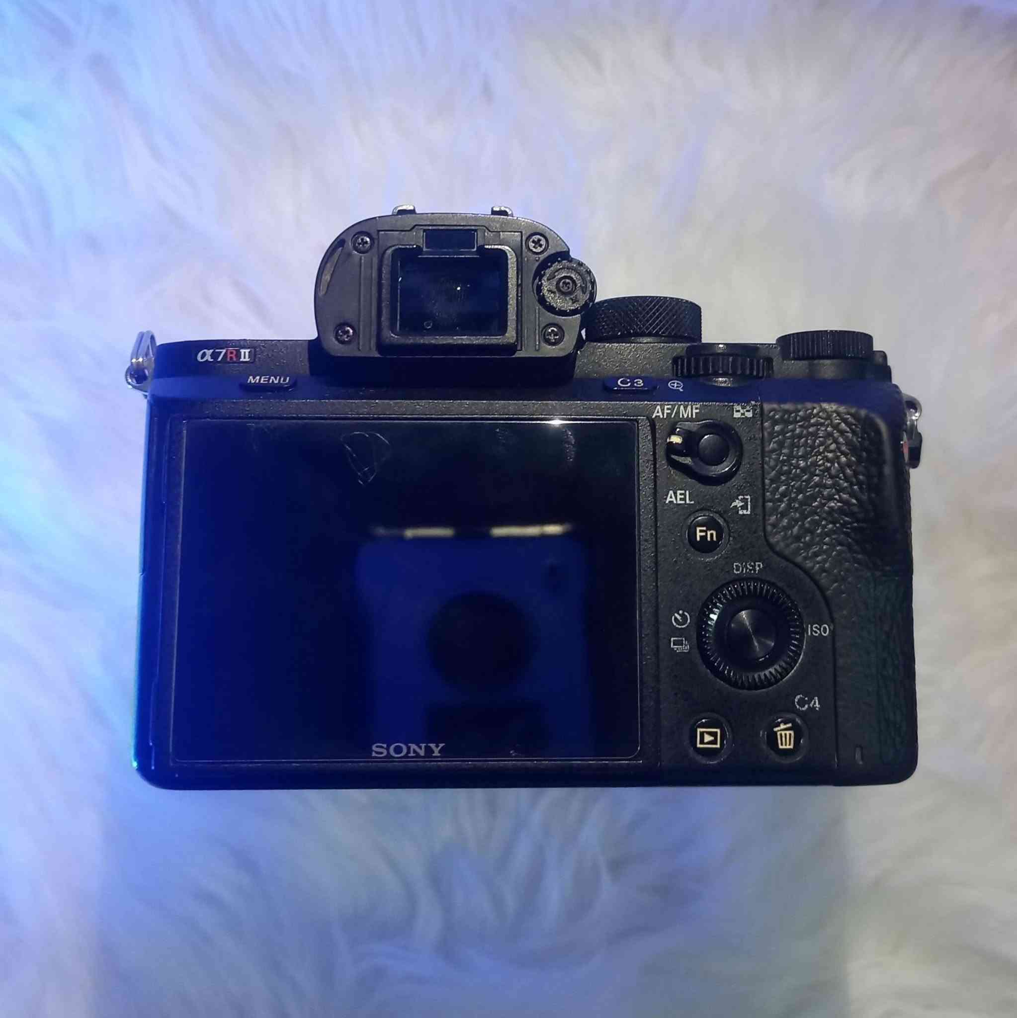 عرض خاص وبسعر مغري❗
كاميرا Sony A7R II (R2) للبيع
______________________
كاميرا  غنية عن التعريف، ممتازة جداً للمصورين وصناع المحتوى ولتصوير الاعراس و والتخرجات والطبيعة و للاستخدام المنزلي 
______________________
📌 المواصفات والحالة:
الموديل: Sony A7R II (R2)
الدقة: 42.4MP Full-Frame  دقه رهيبه
الفيديو: 4K Ultra HD
الحالة: نظيفة ومفحوصة وبدون أي مشاكل.
الشتر:  42k
الملحقات: بطاريات 2 مع شاحن اصلي
______________________
السعر خاص
او وتساب *********** 
متوفر توصيل لجميع المحافظات العراقية 🚙
