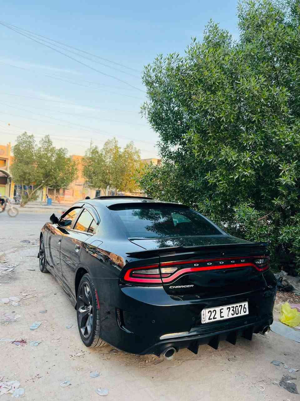 سلام عليكم جارجر للبيع موديل 2020 فول فتحه رقم اربيل ماشيه 85 الف ميل المواصفات كشنات جلد تبريد وتدفئة مع تدفئة ستيرن تشغيل عن بعد لايت لد LED رادار بالمري دبل بصمه شاشه كبيره اصليه تحكم الكشنات كهرباء مع تحكم ستيرن كهرباء وضعيتين قيادة ميموري عليه تخم تايرات جدد اصليات وباتري جديد اصلي المكان النجف الإستفسار عل رقم فقط *********** محرك 3600 سته سلندر  مبدل جاملغ وبنيد فقط والباقي كفاله عامه شواصي لغود
