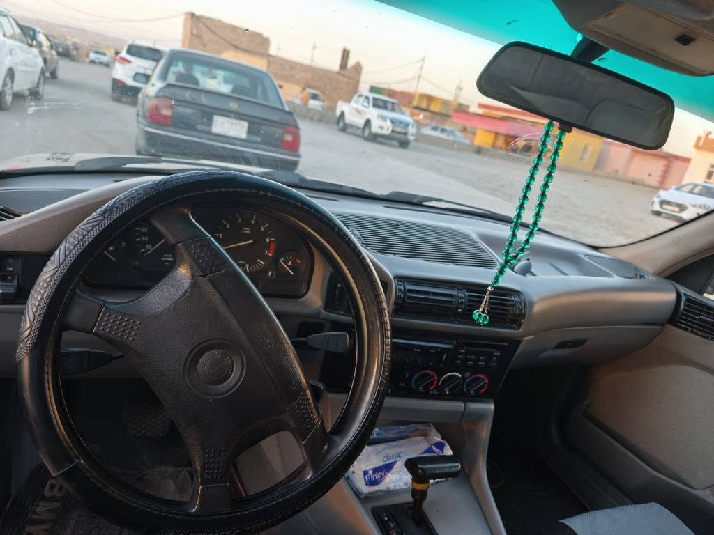 bmw 525 بالاصل 1993 سنويه1991 وارد  
 يابان كبس دجتل  نينوئ باسمي تبريد شغال 
*********** تلعفر, نينوى

