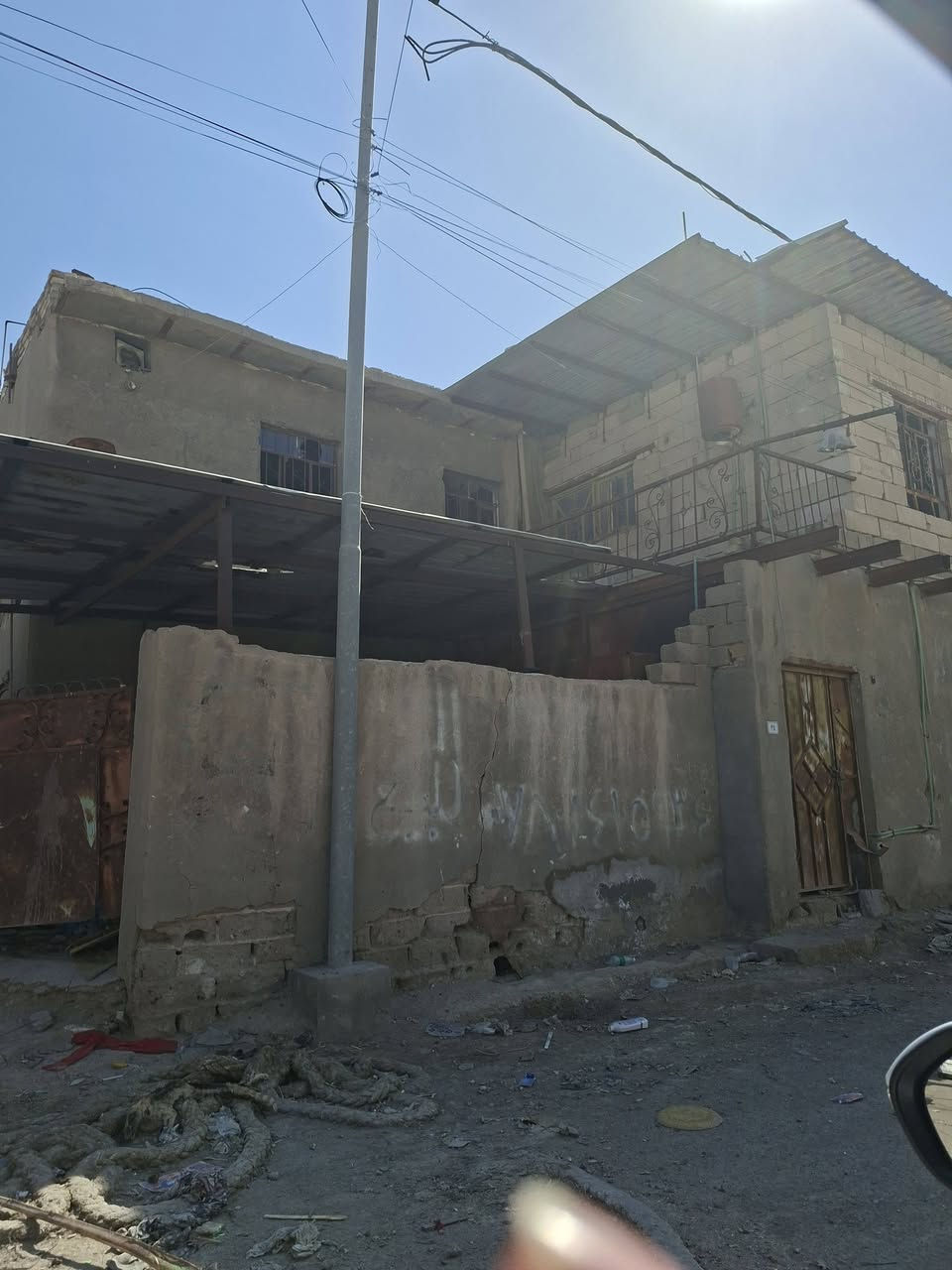 بيت المعقل الابله ركن
قرب جامع سيد علي 
مساحته 140 متر 
بيت يحتاجله هواي ترتيب
طابو صرف 
وتحويل مباشر
*********** لل استفسار واتساب
