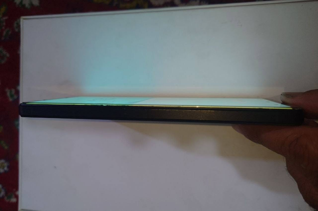 للبيع Sony Xperia 1 mark5.                                                                        شاشه بس بيه فطر و تمام .جهاز كلش نظيفة بس شاشه بيه فطر و ما بيه نقاط و اي شي ...جهاز ما مفتوح ابدا...جهاز ما مفتوحة و ما بيه شي سعره بس 225الف ما بيه مجال كفر لاصق بيه.                                                                              سناب دراغون Snapdragon Gen 2 ذاكره 256 عشوائية 12 مكاني بغداد شارع جميلة صناعية رقم موبايلي *********** بيه واتساب
