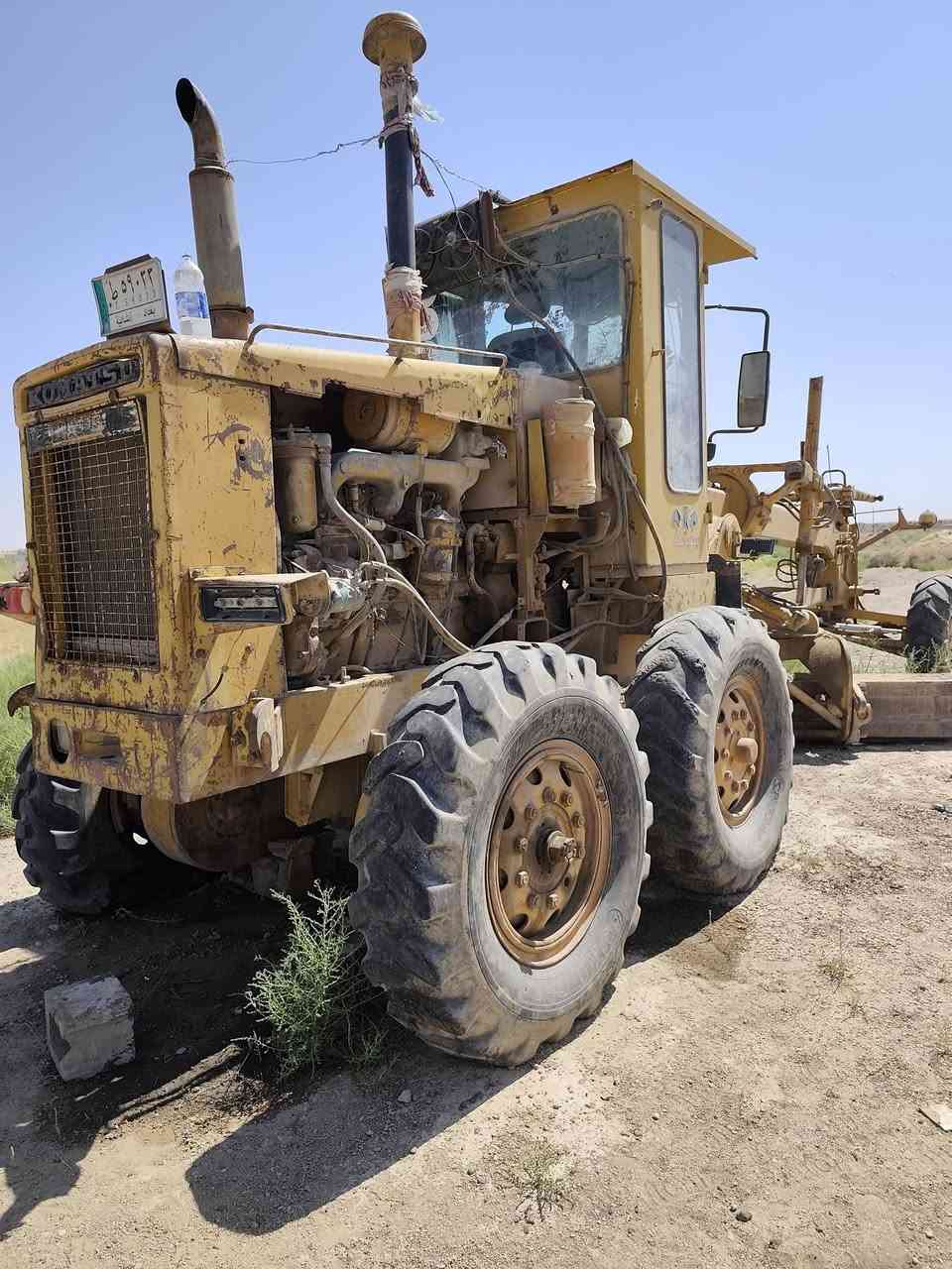 كريدر كوماتسو 605 موديل 86 مكفولة كفالة عامه من الحيم والصبغ وجاهزة لشغل تبريد شغال رقم بغداد ألماني 
المكان بغداد أبو غريب الحصوه هاتف *********** السعر 200$ وبيها مجال

