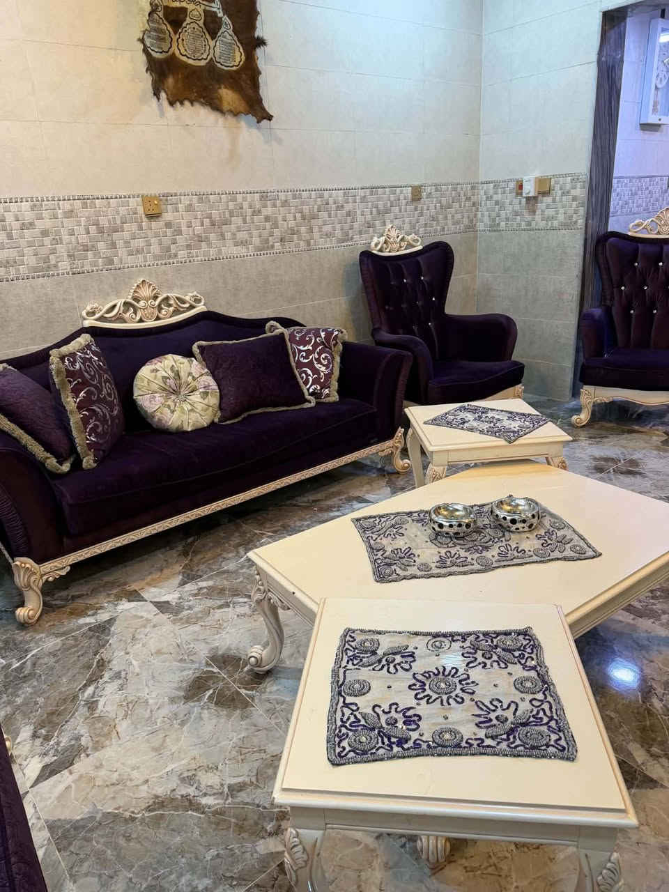 طخم مع 4 طبلات وميز وسطي ب400الف الاتصال ع رقم ***********
