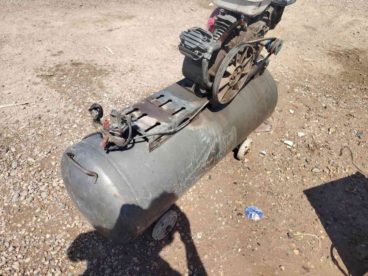 للبيع تاروست  العدد  2 سعر الوحده 250 وبيه مجال مكان واسط الصويره الرقم ***********

