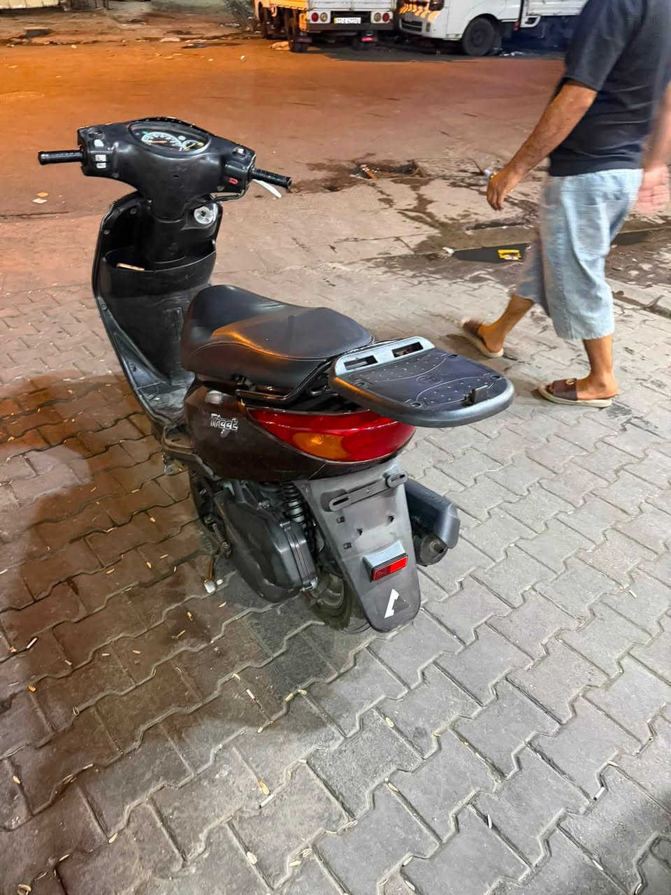 السلام وعليكم
لبيع دراجه لكزس 

كل نقص مابيه 

جهاز 

مكينه بلادي 

كفرات بلادي 

العنوان بغداد ساحه الطيران 

السعر ٨٠٠ ألف وبيه مجال بسيط 

***********
