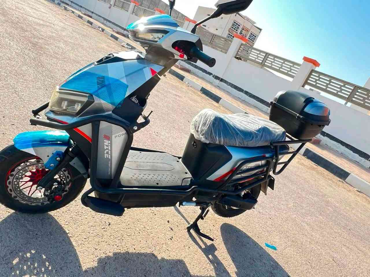 دراجه شركة الماسا 💎 الشبح
موديل2026
موطور بالكارتون جديد
(اخو الزيروو مستخدم شهرين مكفول حتى من شخط ...)
(بطاريات عدد 6 على فحص ) 
فول مواصفات  «ملف 3500W» 
(نظام  R) (نظام P)
(مخرج شحن USP) 
(سرعة 99) (سرع 4)
(مثبت سرعه)
(سماعات بلاتوث بلادي )
لايت زنون عالي ناصي 
اشاير يمنة يسرة دبل اشارة
السعر 675الف وبي مجاللل
الموقع داخل الرمادي 
الاستفسار :***********
