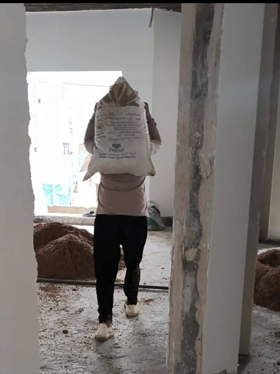سلام عليكم كادر ابو علي لتصعيد كافة مواد البناء على ظهر مكانه بغداد اتصال وبخدمتك ***********
