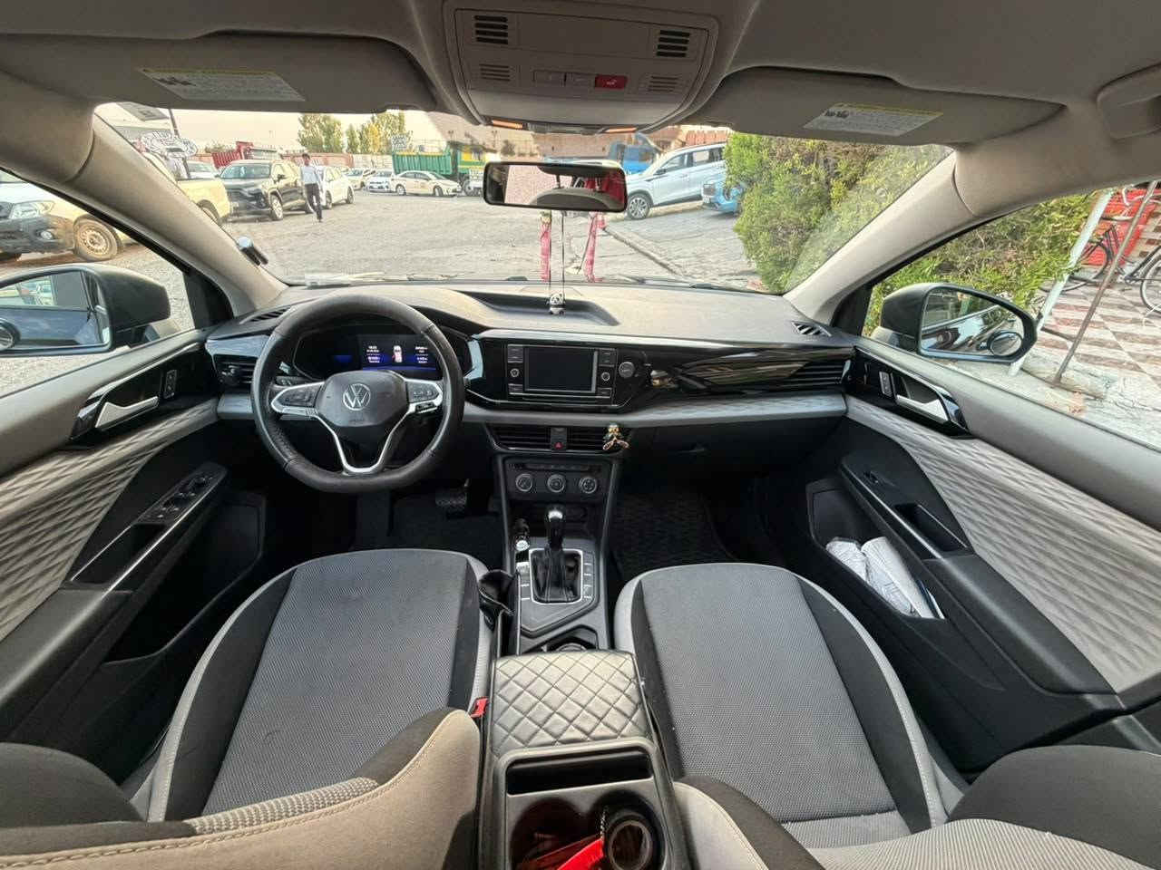 VW TAOS 2022 
مواصفات S  یەک پارچەی هەیە بۆنیت بێ ژۆرێ یەک دەستە لە شەحنەوە ، سەیارەکە نمونەیە لە جوانی بێ کێشەیە ، هەزە و سەنەوی تازەیە تا 2029 
4 تایەی نوێی لەژێرە سپێری دانەبەزیوە ، 66 هەزار کم رۆیشتووە  
150 وەرەقە مجال 

 watts app + *********** أربيل, العراق

