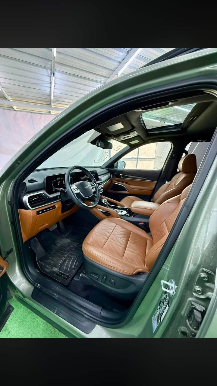 ‏2024 KIA TELLURIDE ..   X line
كيا تلورايد 
موديل :- 2024  رقم شهداء واسط ب اسمي 
الحادث سرقه دعاميه اماميه فقط  السياره كلين تبديل دعاميه  
لون :- زيتوني       
قوة المحرك :- 3.8 بانزين GDi
عداد المسافات :- 29500 mi      
عدد المقاعد :- 7 مقاعد 
فئة السيارة :- X line

الاضافات:- 👇🏻👇🏻

♦️ شاشة نفكيشن 
♦️ تحكم مسجل 
♦️ تحكم سرعة 
♦️ رادار امامي 
♦️ حساسات 360 درجة 
♦️ حساس تحديد مسار 
♦️ اوامر صوتية 
♦️ لايت زنون 
♦️ كشاف امامي 
♦️ فتحة سقف 
♦️ مقاعد جلد مشمشي 
♦️ مقاعد تدفئة تبريد 
♦️ مقاعد كهربائية  
♦️ شاحن وايرلس
♦️ هاند بريك بصمة 
♦️ اوتو بارك 
♦️ دفع رباعي 
♦️ اوتو هولد 
♦️ مثبت سرعة 
♦️ مانع تزحلق 
♦️ صندوق كهربائي 
♦️ اشارة جانبية 
♦️ مرايات كهربائية 
♦️ مقاعد خزن ميموري 
♦️ تبريد خلفي منفصل 
♦️ نظام نقطة عمياء 
للاستفسار الاتصال 
***********
