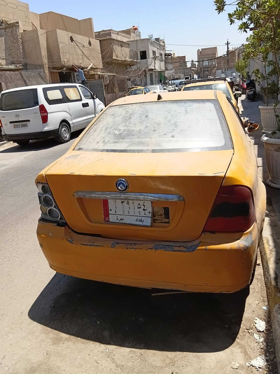 سلامز عليكم شباب جيري للبيع محرك وكير خير من الله السياره متروكه صارلها سنه شغاله بس يرادلها بانزين وباتري وبيها نقوصات قليله مثل جامه اماميه جامه مال باب الخلفيه شغلات بسيطه موديل ٢٠١١ عليها هيئه وغرامات ٩٠٠ ابيع صافي على المشتري ١٠ ورقات صافي  رقم ألماني تحويل مباشر راعيها جيراني يريد تحويل اكعدك وياه تتكاتب  الشراي يتصل على هذه الرقم ***********
